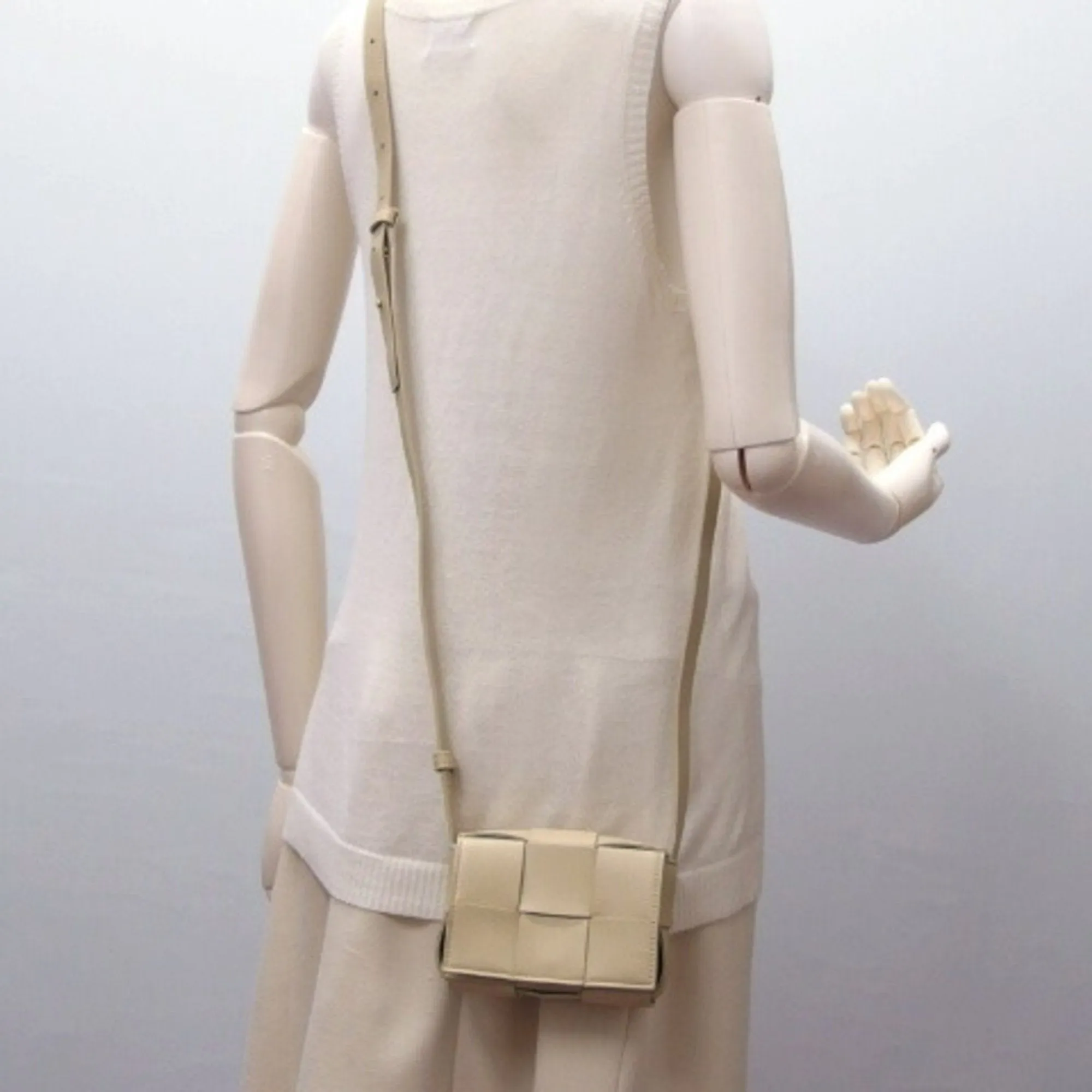 Bottega Veneta Leather Shoulder Bag (Pre-Owned)