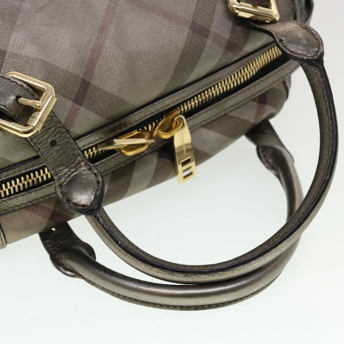 Burberry  Leather Shoulder Bag (Pre-Owned)