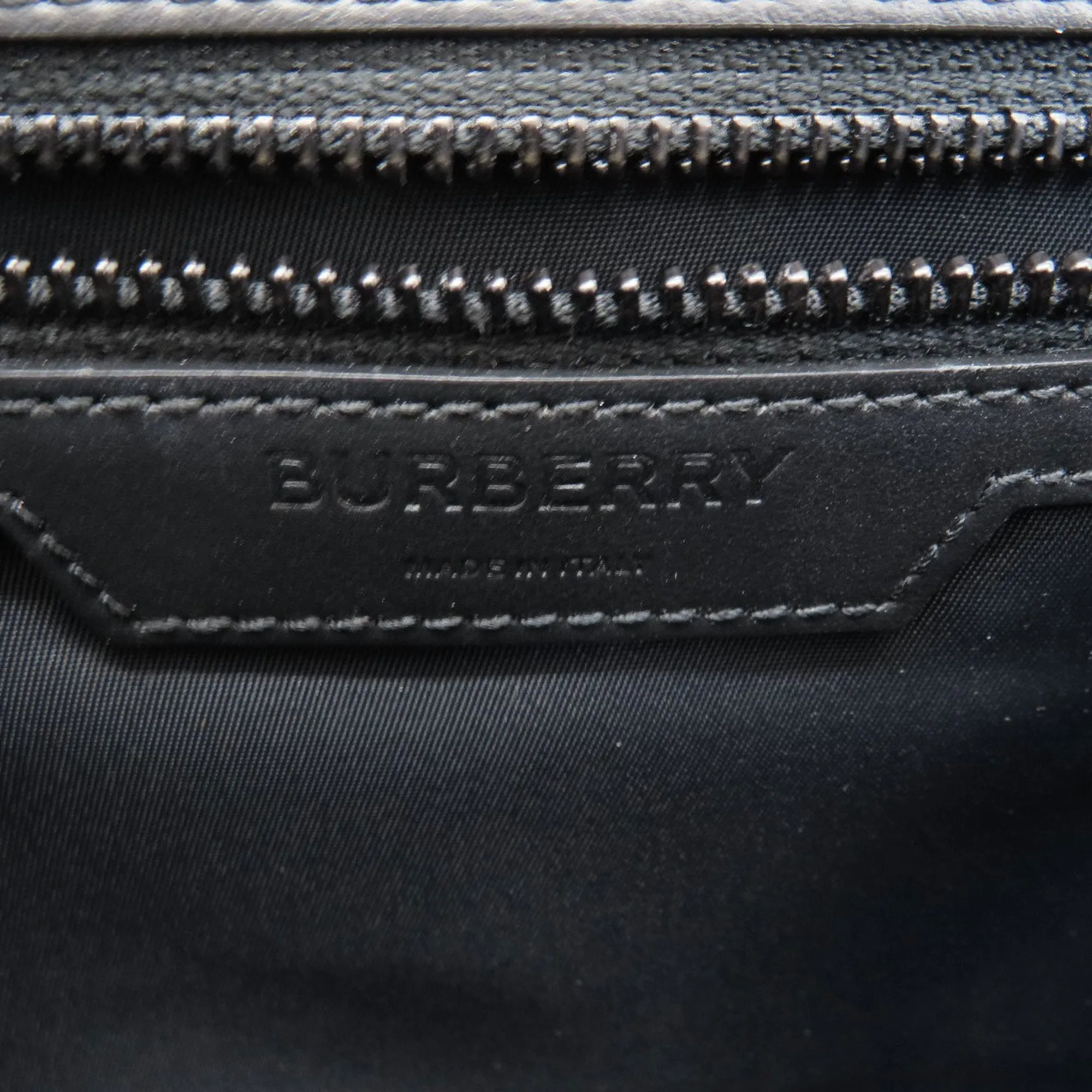 Burberry  Leather Shoulder Bag (Pre-Owned)