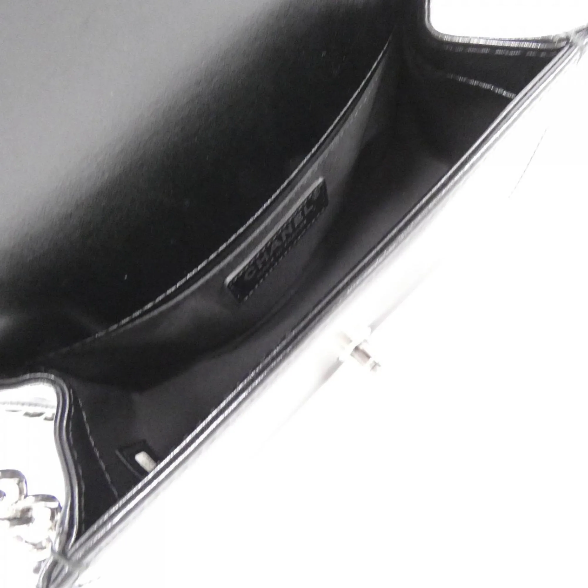 Chanel Boy Chanel Leather Shoulder Bag (Pre-Owned)