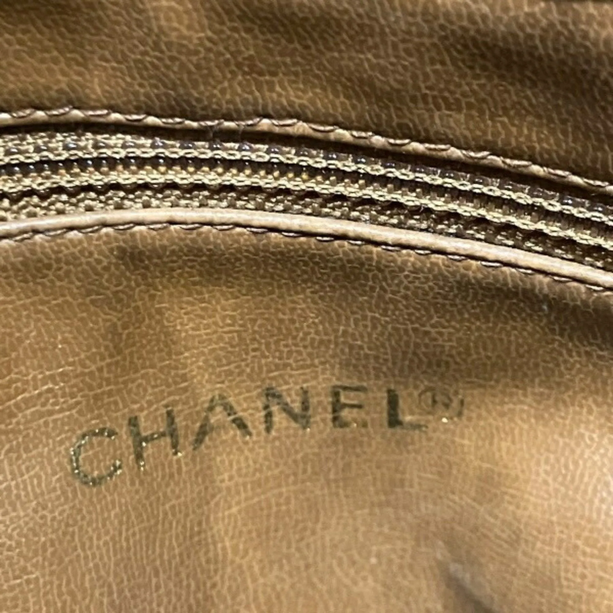 Chanel Grained Calfskin Shoulder Bag (Pre-Owned)
