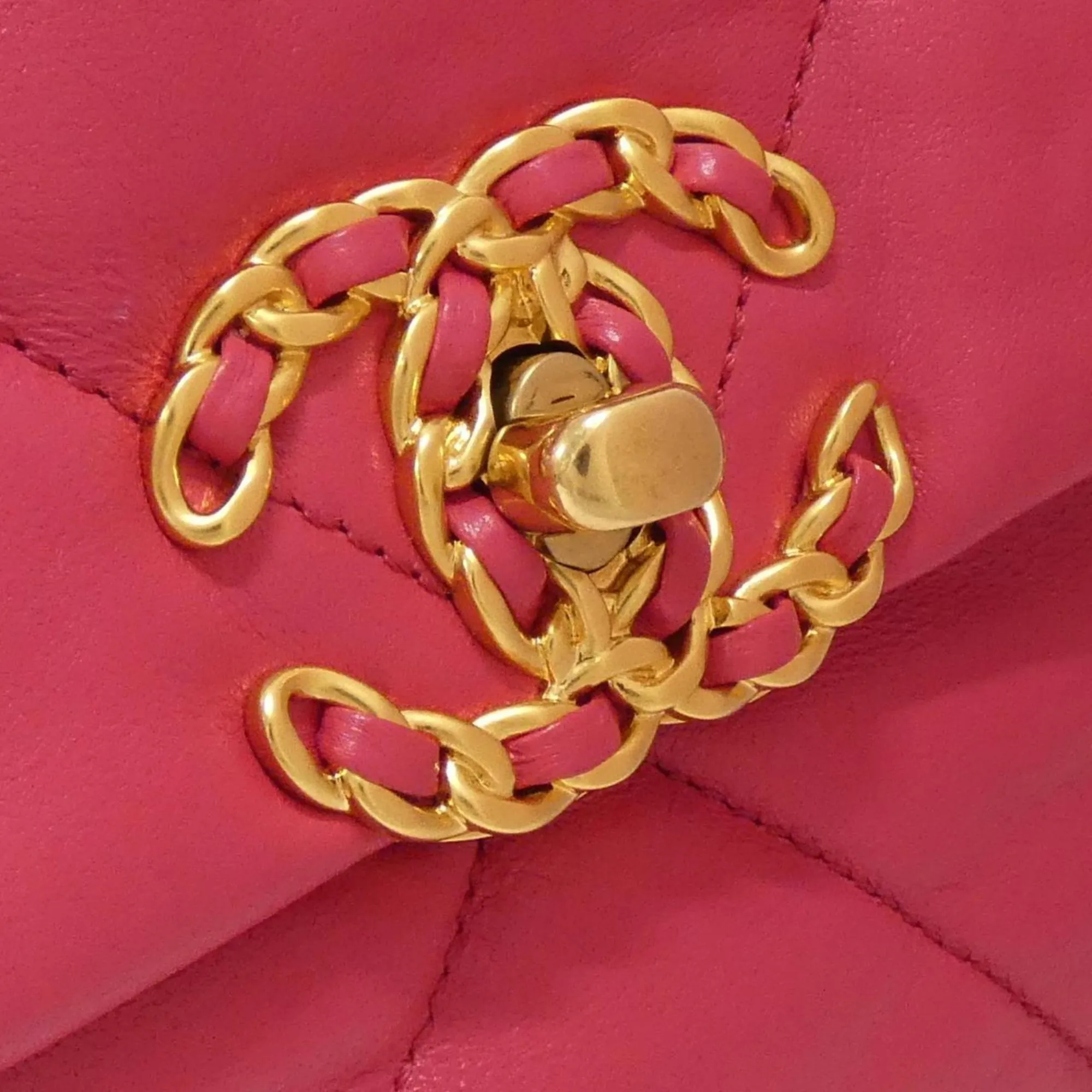 Chanel Leather Shoulder Bag (Pre-Owned)