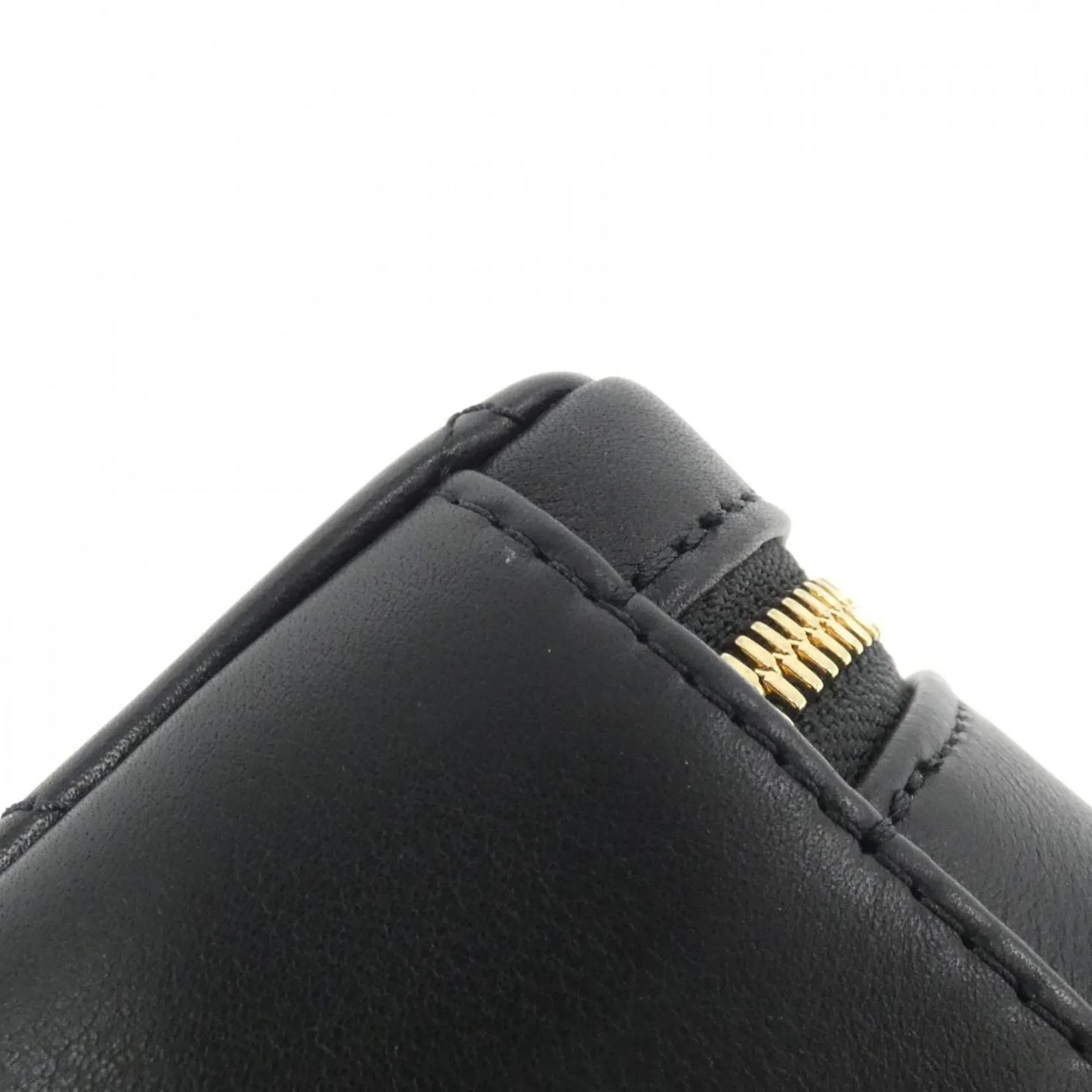 Chanel Leather Shoulder Bag (Pre-Owned)
