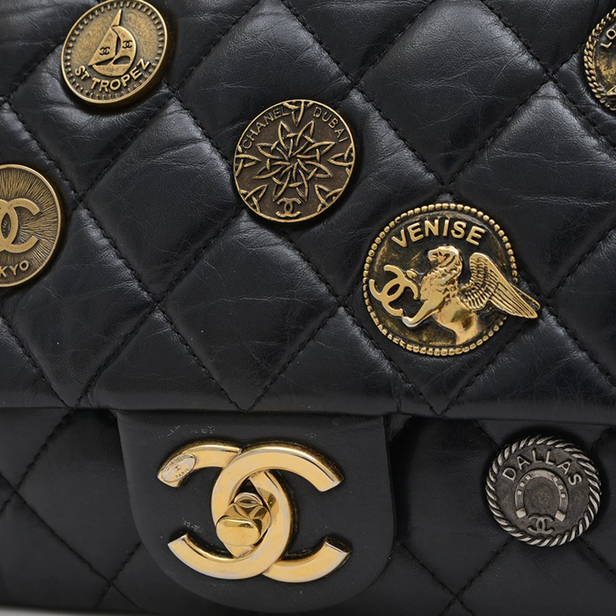 Chanel Leather Shoulder Bag (Pre-Owned)