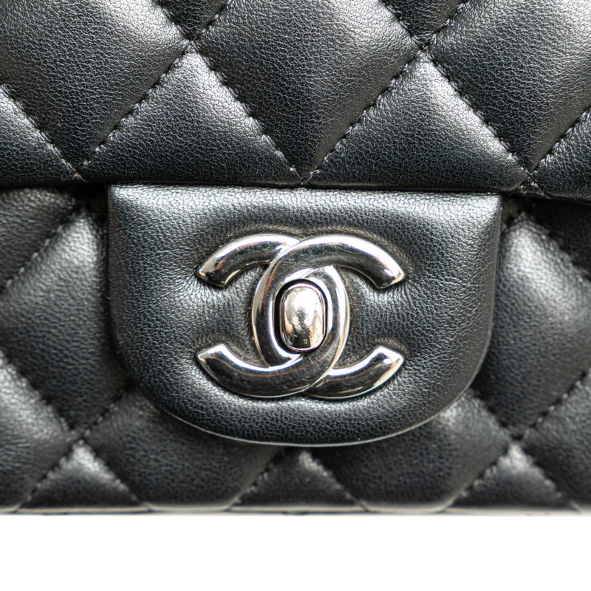 Chanel Leather Shoulder Bag (Pre-Owned)