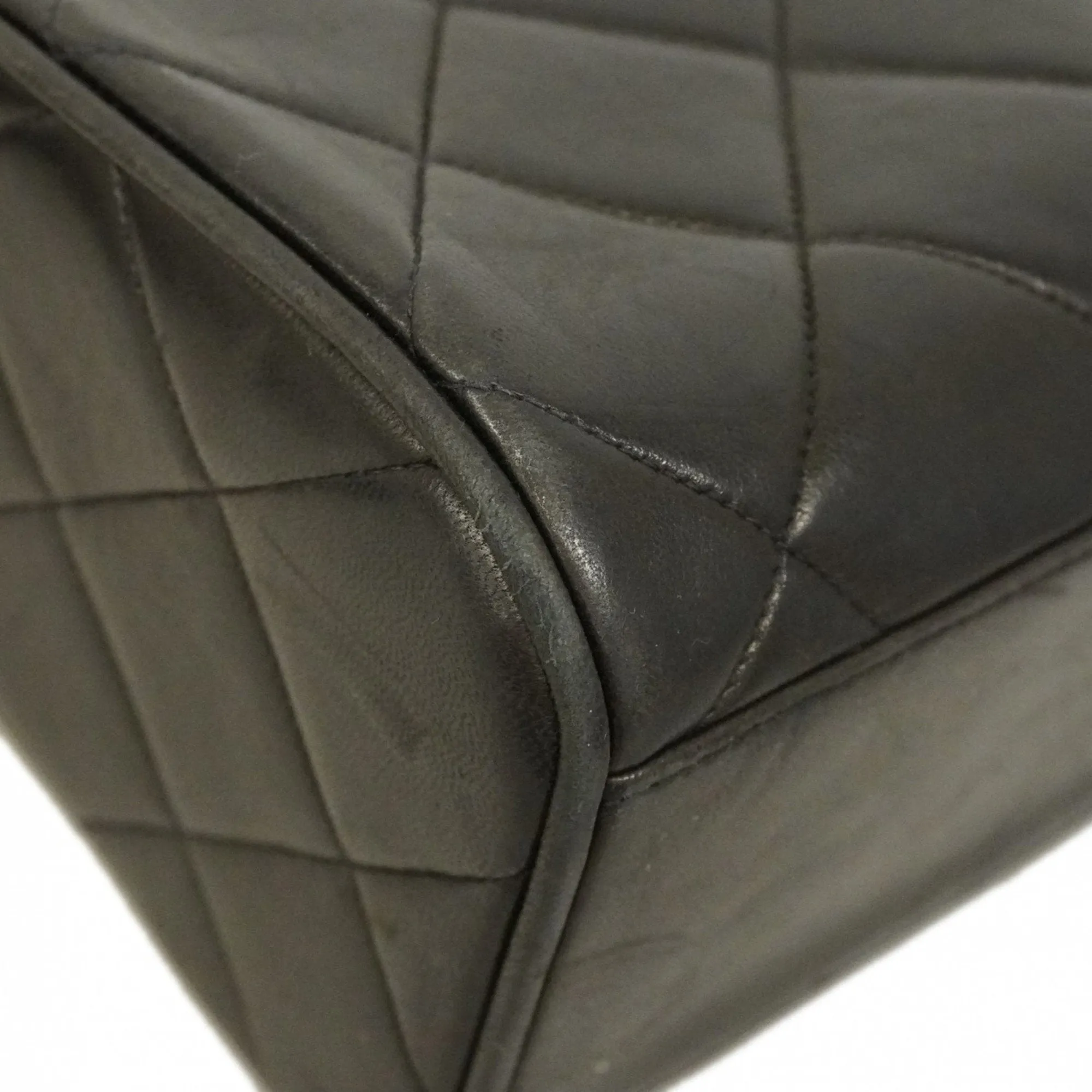 Chanel Leather Shoulder Bag (Pre-Owned)