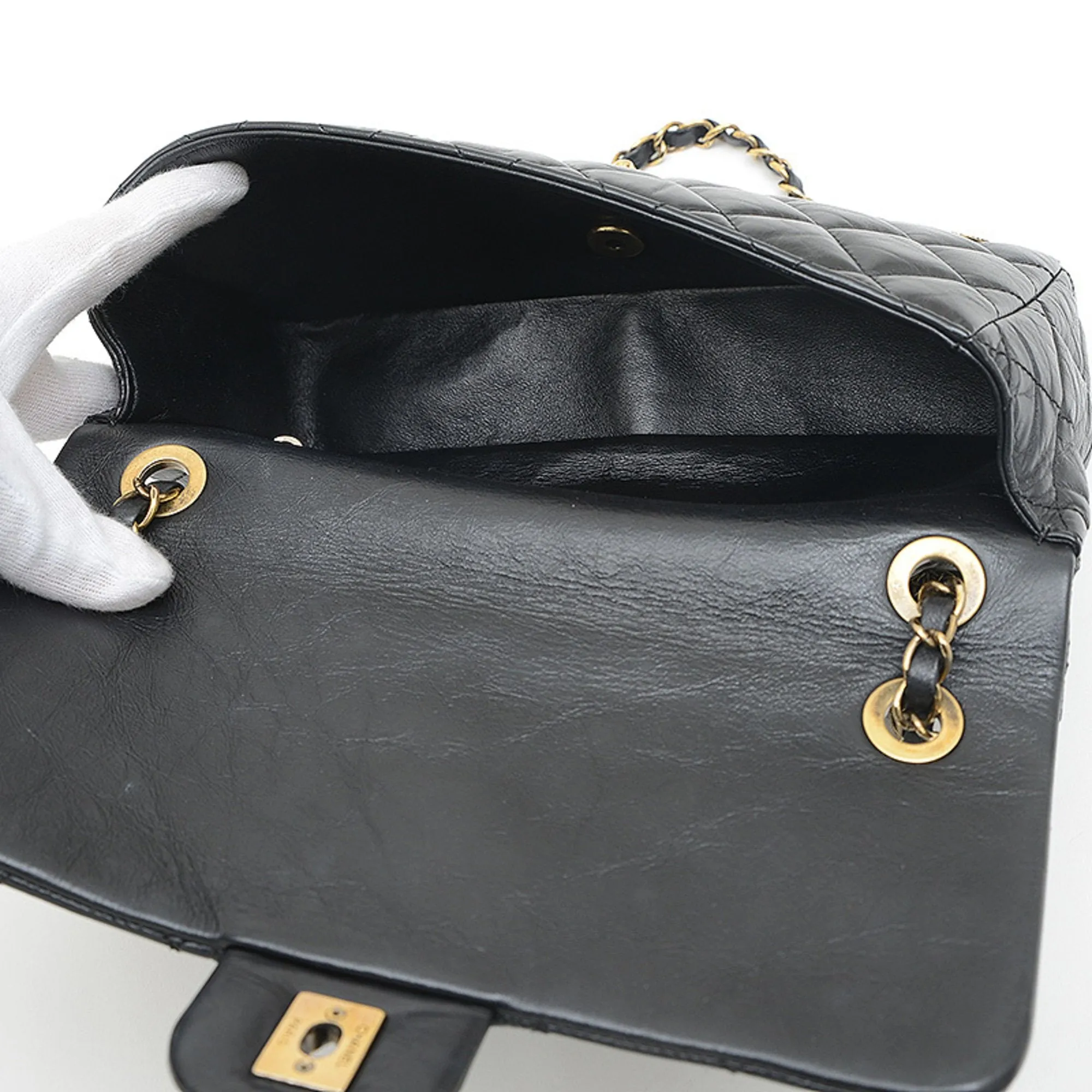 Chanel Leather Shoulder Bag (Pre-Owned)