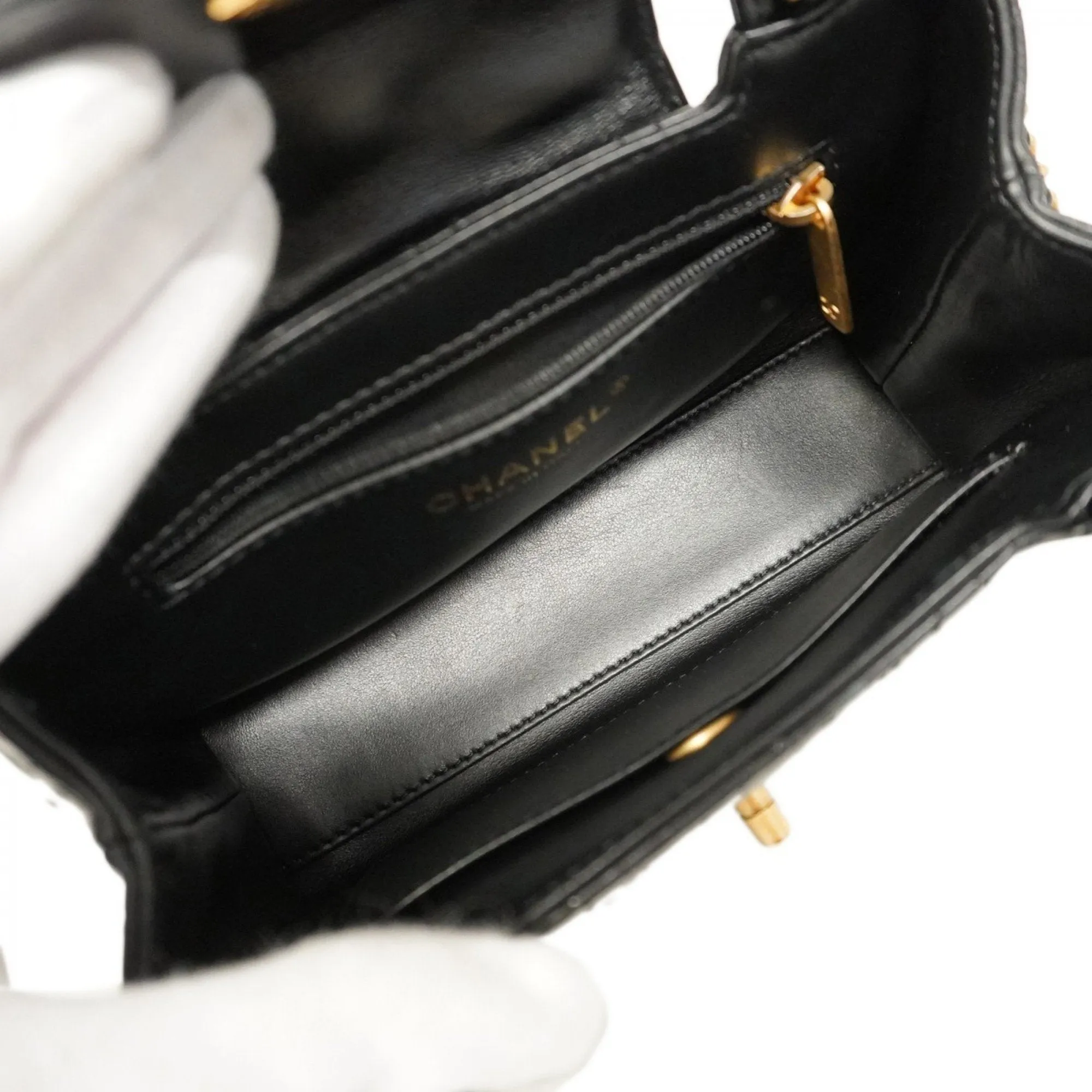 Chanel Leather Shoulder Bag (Pre-Owned)