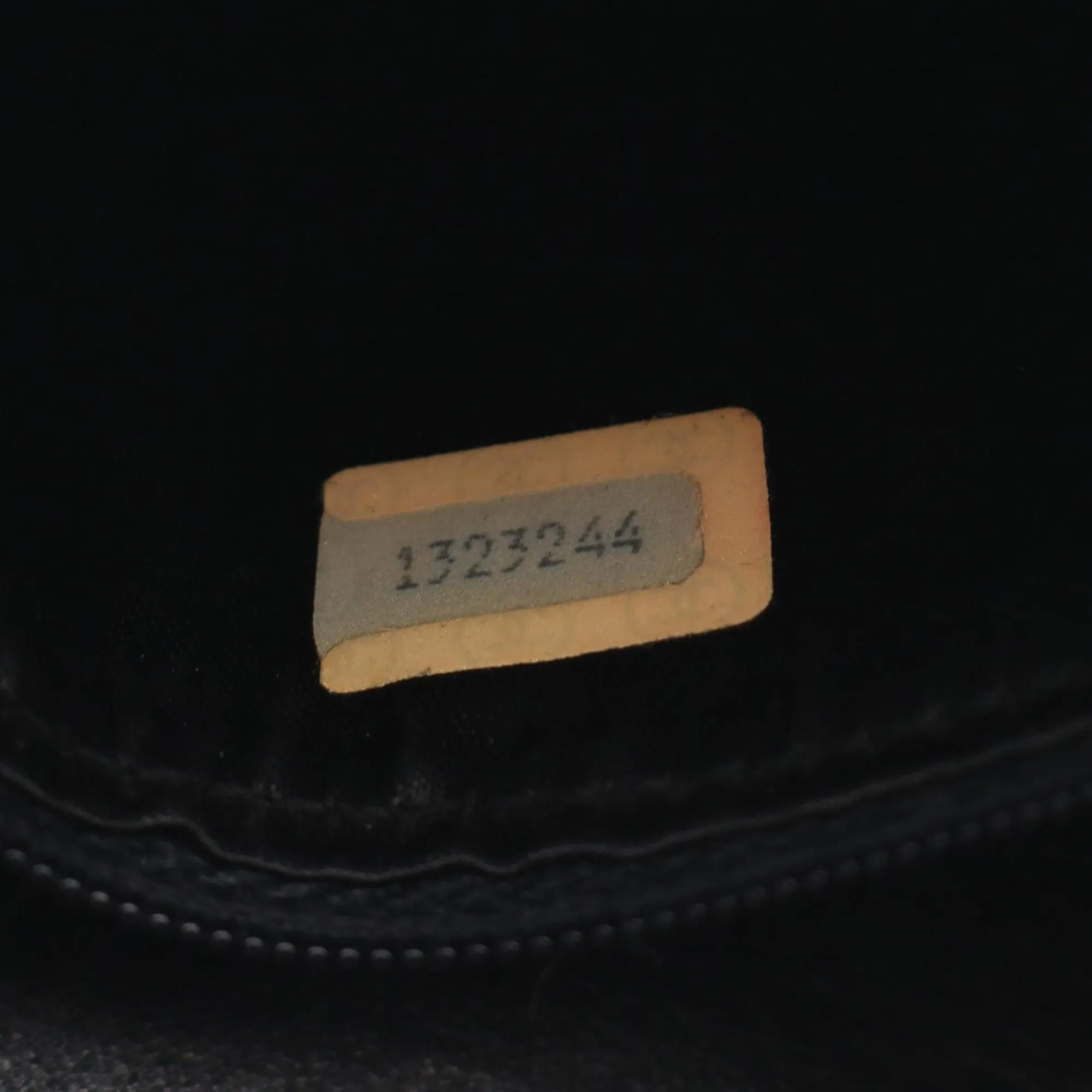 Chanel Leather Shoulder Bag (Pre-Owned)
