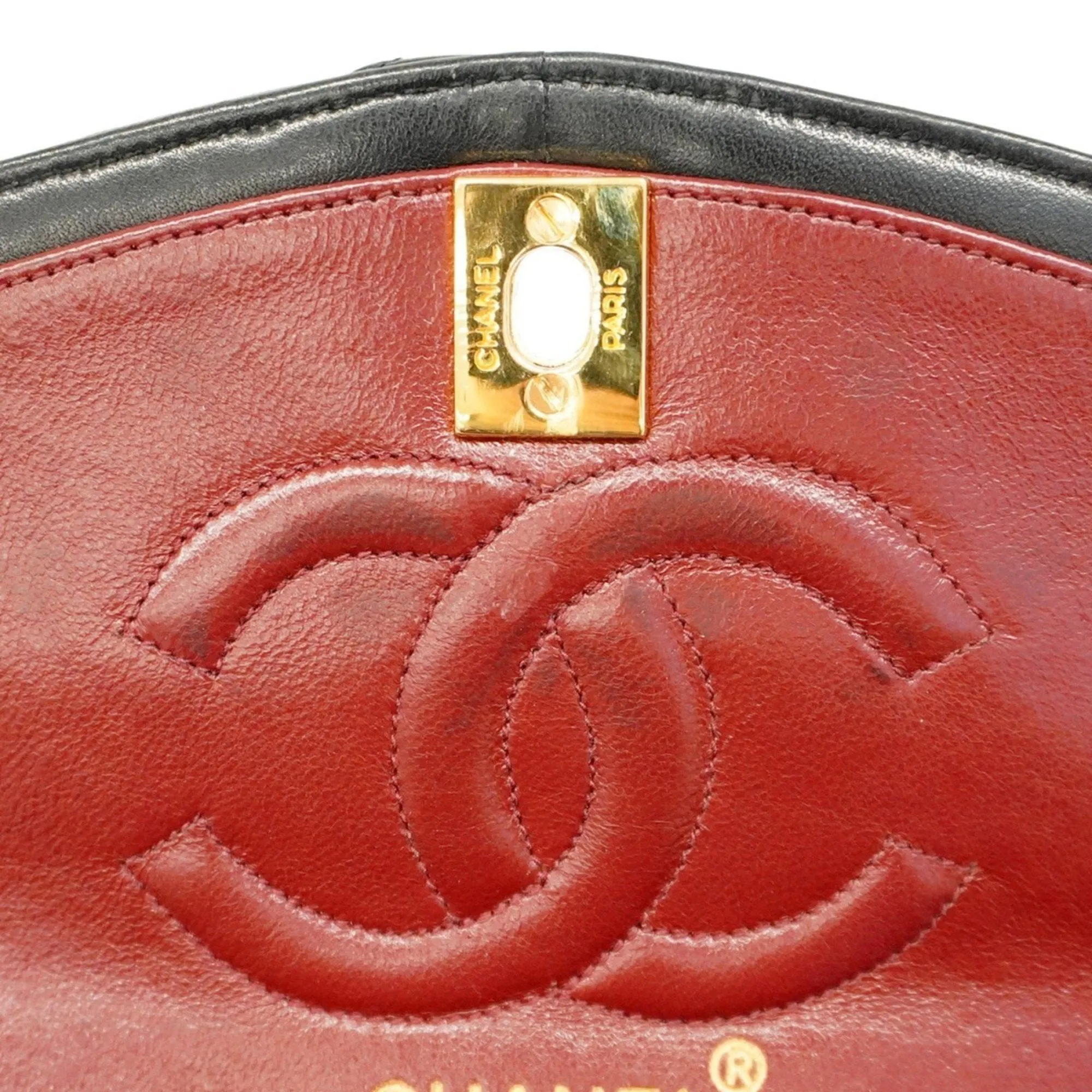 Chanel Leather Shoulder Bag (Pre-Owned)