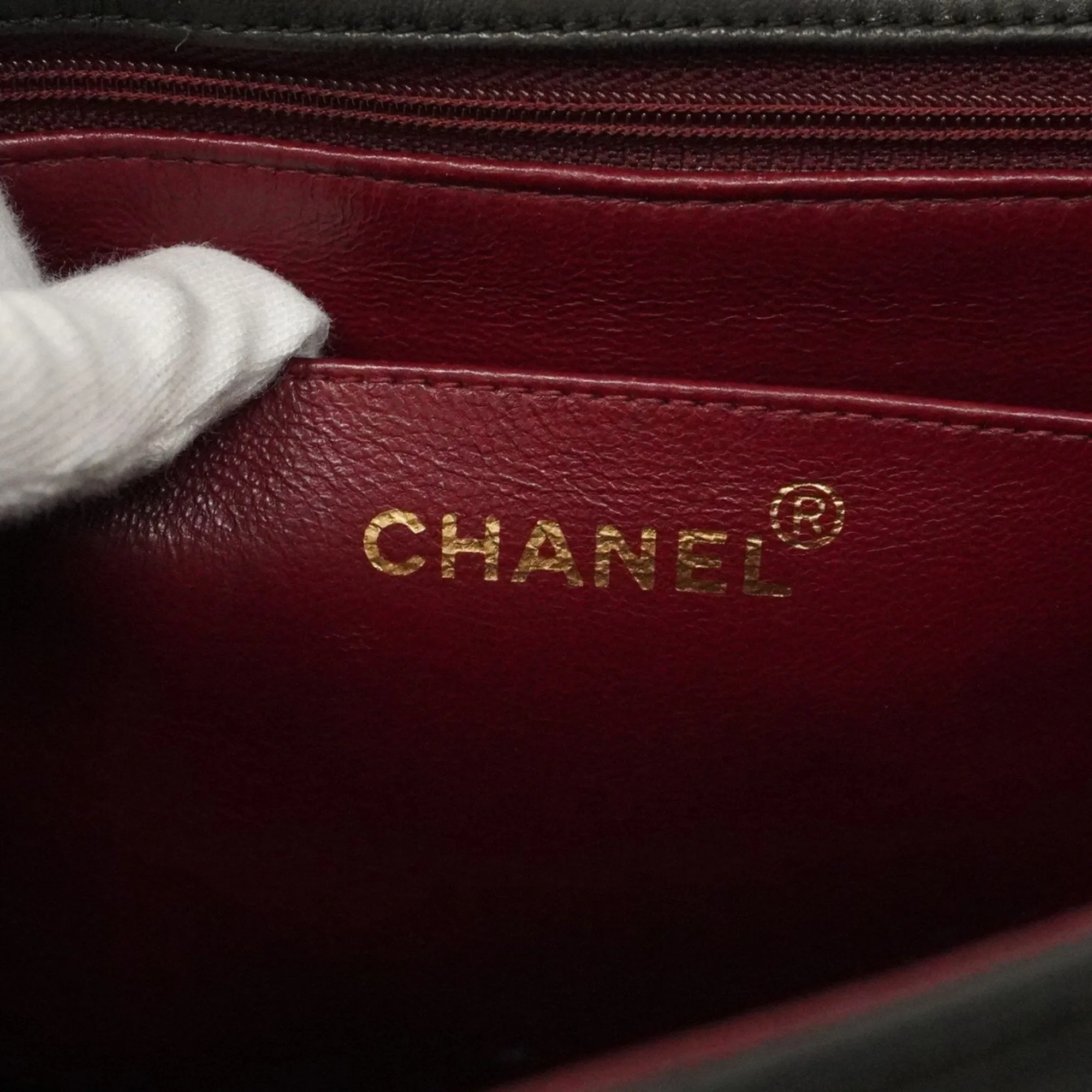Chanel Leather Shoulder Bag (Pre-Owned)