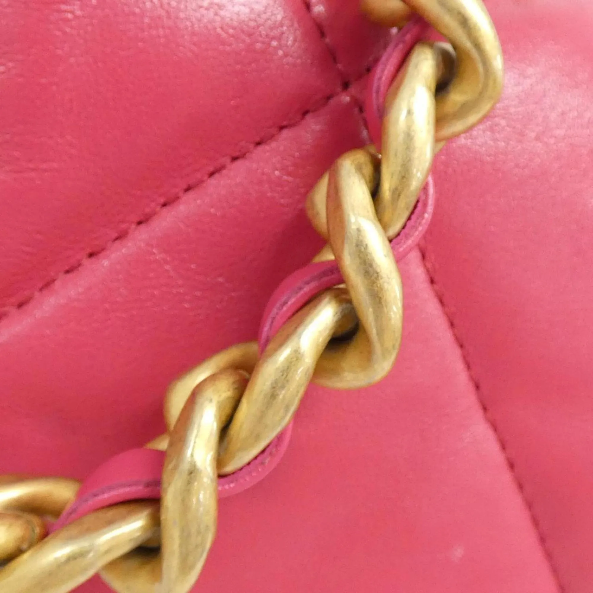 Chanel Leather Shoulder Bag (Pre-Owned)