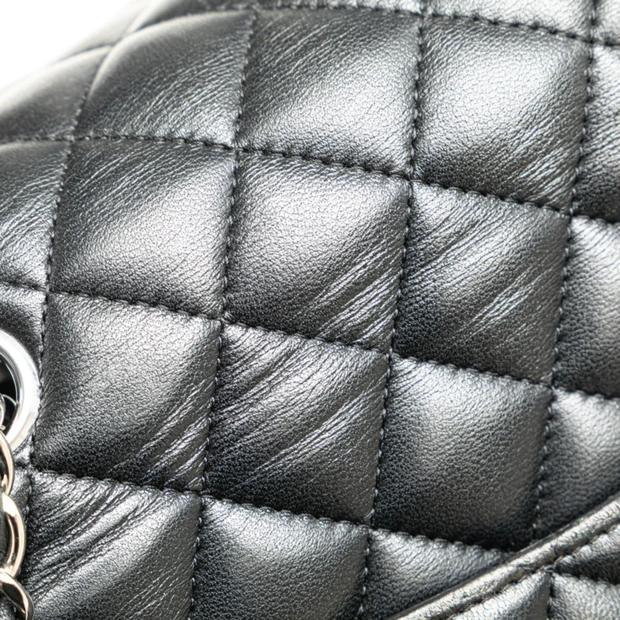 Chanel Leather Shoulder Bag (Pre-Owned)