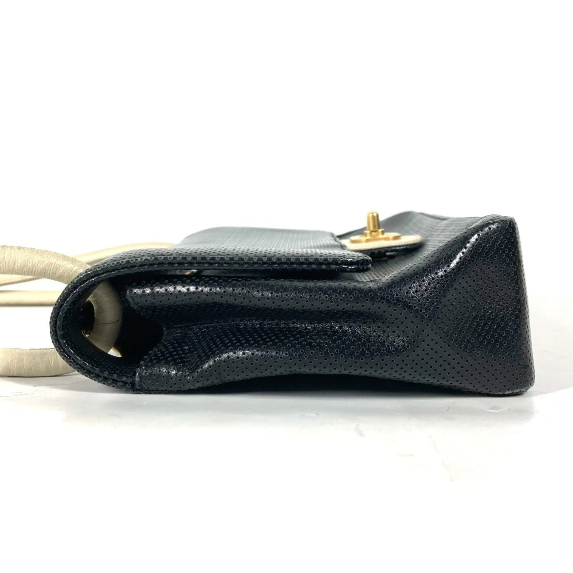 Chanel  Leather Shoulder Bag (Pre-Owned)