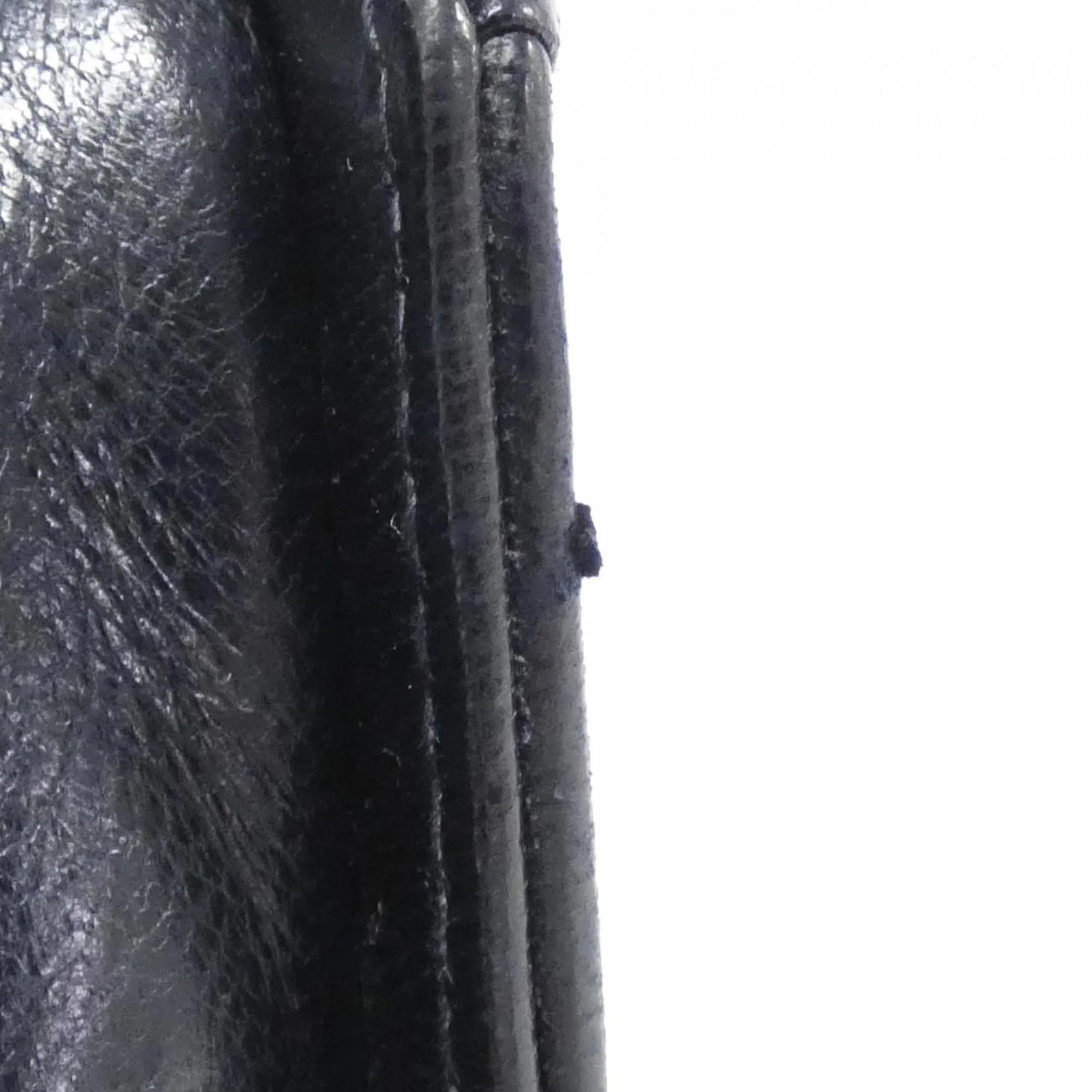 Chanel Leather Shoulder Bag (Pre-Owned)