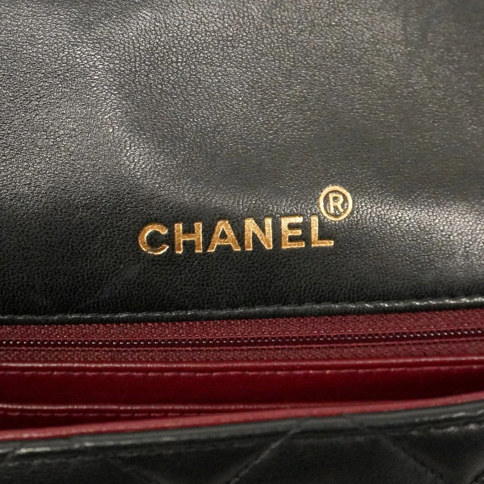Chanel Leather Shoulder Bag (Pre-Owned)