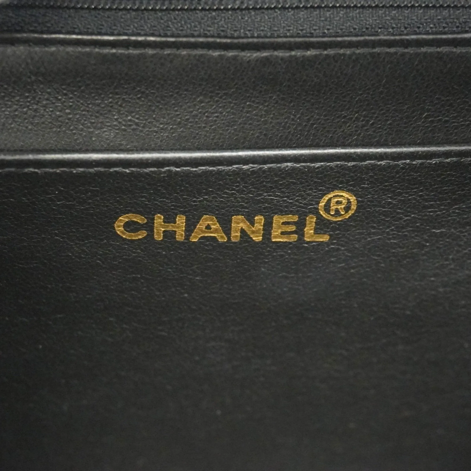 Chanel Leather Shoulder Bag (Pre-Owned)
