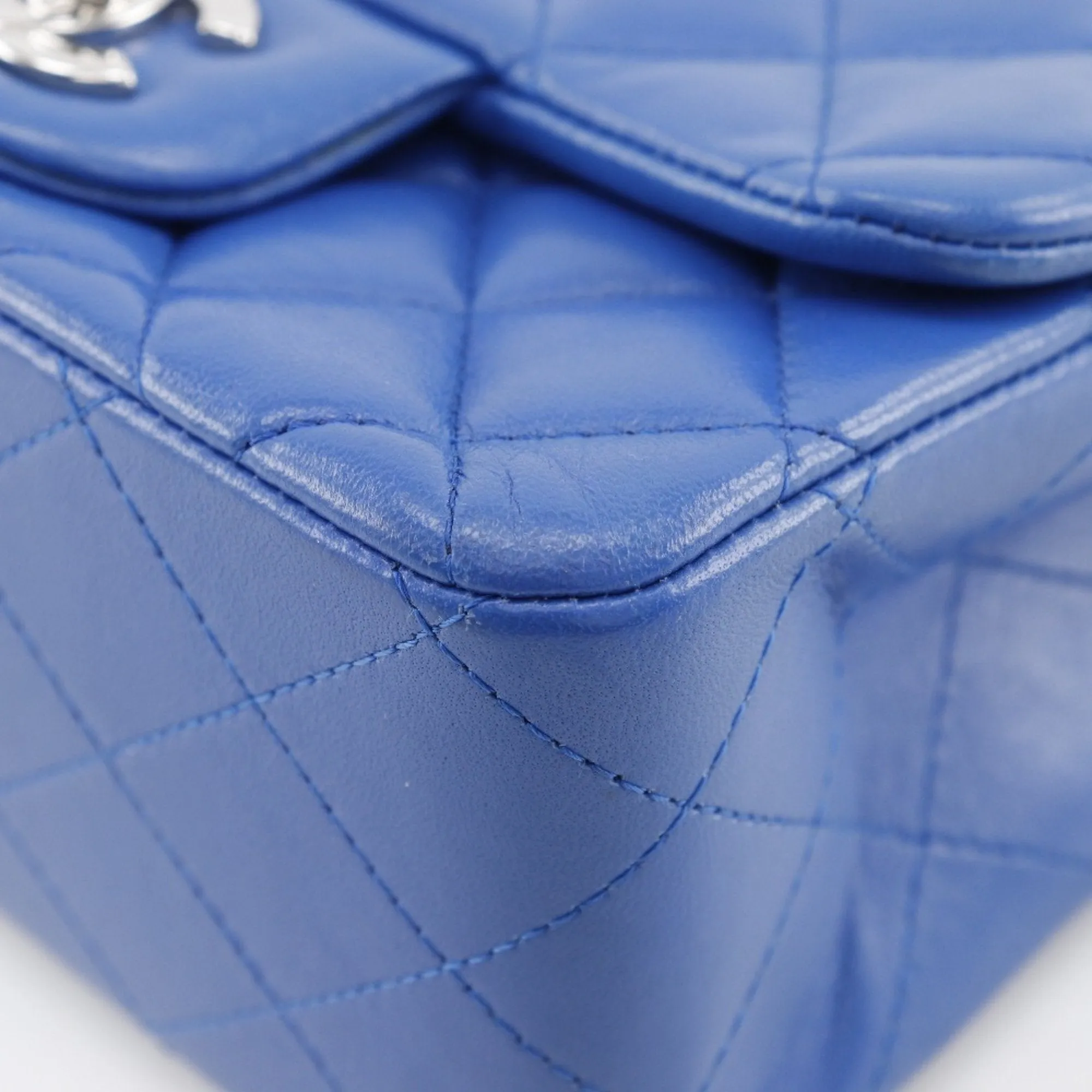 Chanel Leather Shoulder Bag (Pre-Owned)