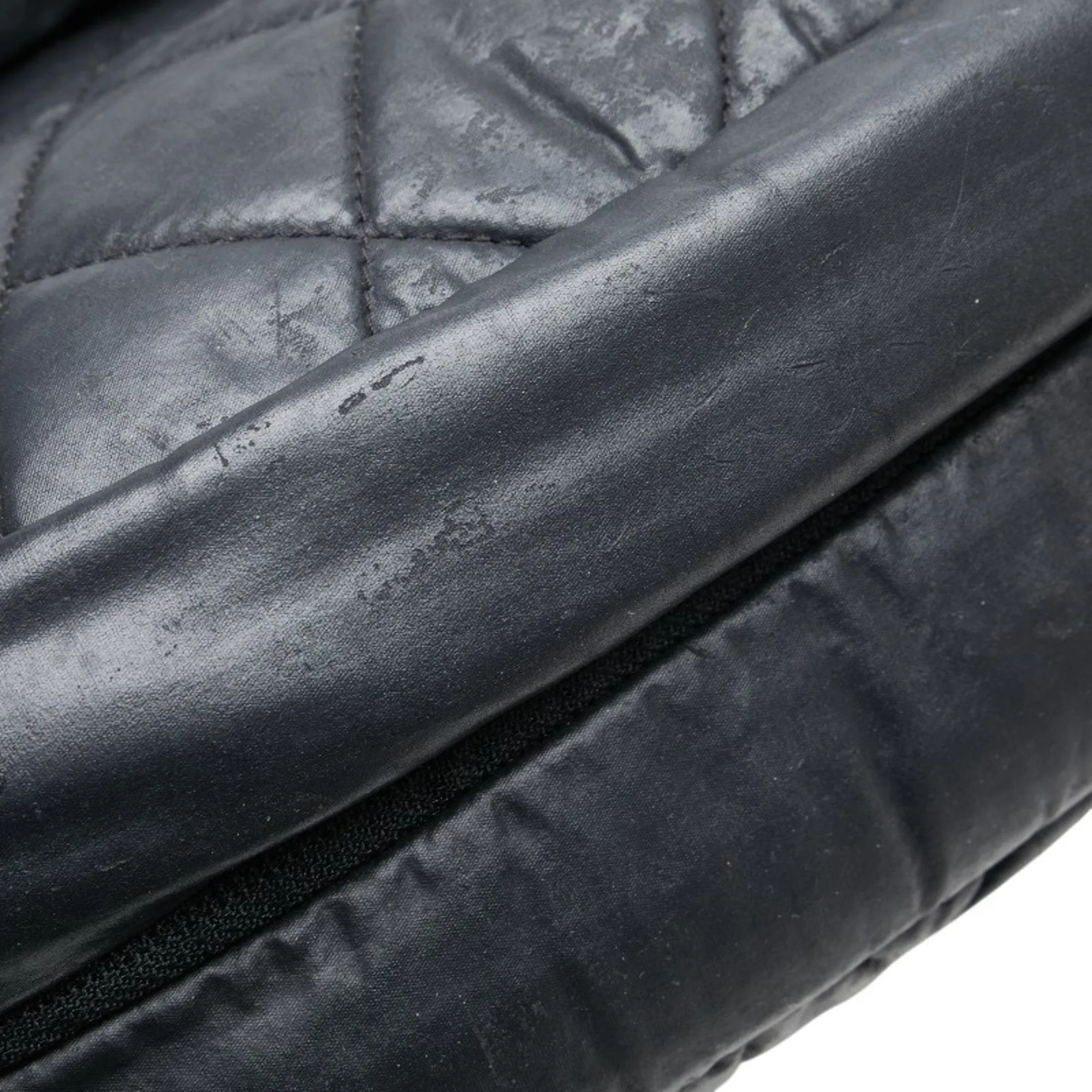 Chanel Leather Shoulder Bag (Pre-Owned)