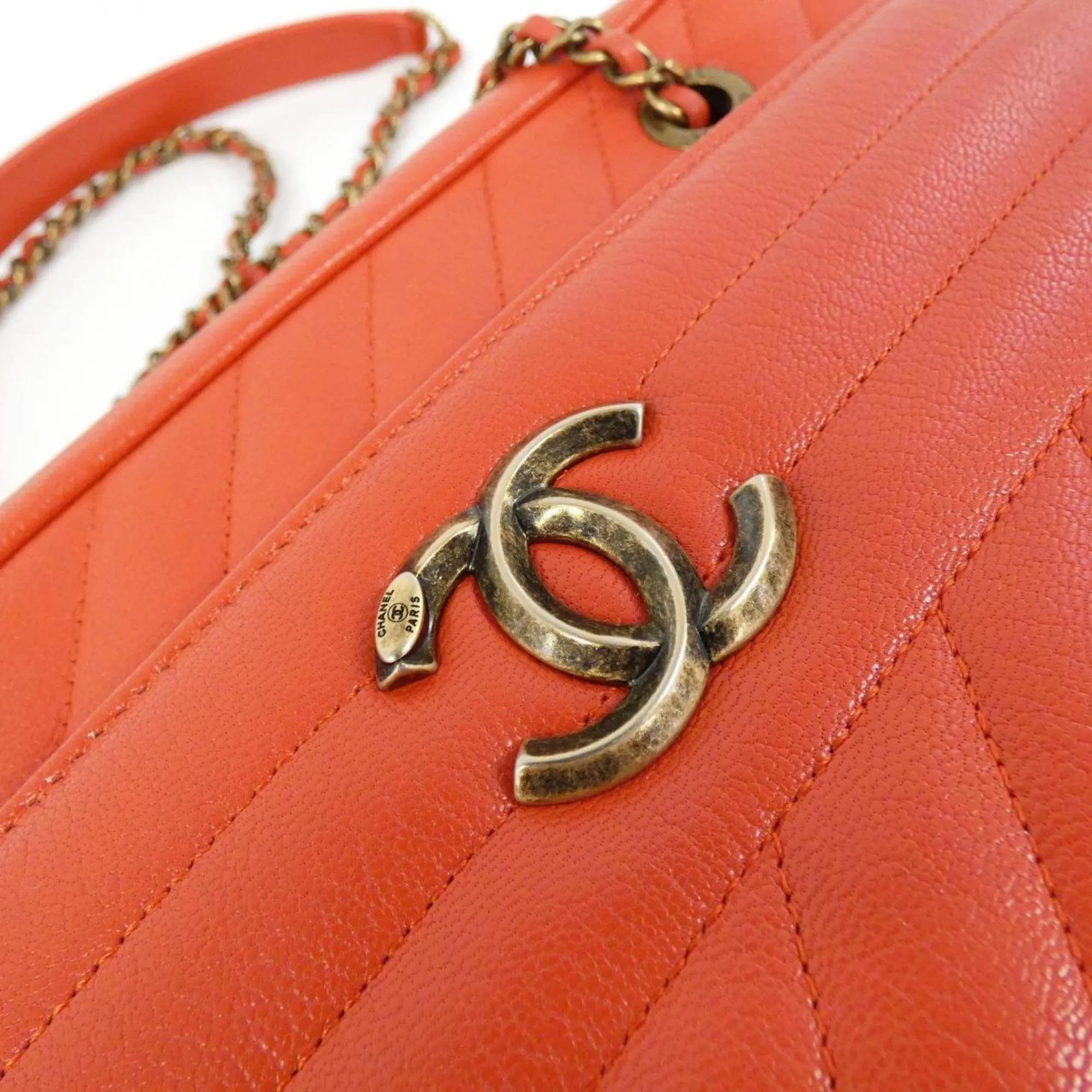 Chanel Leather Shoulder Bag (Pre-Owned)