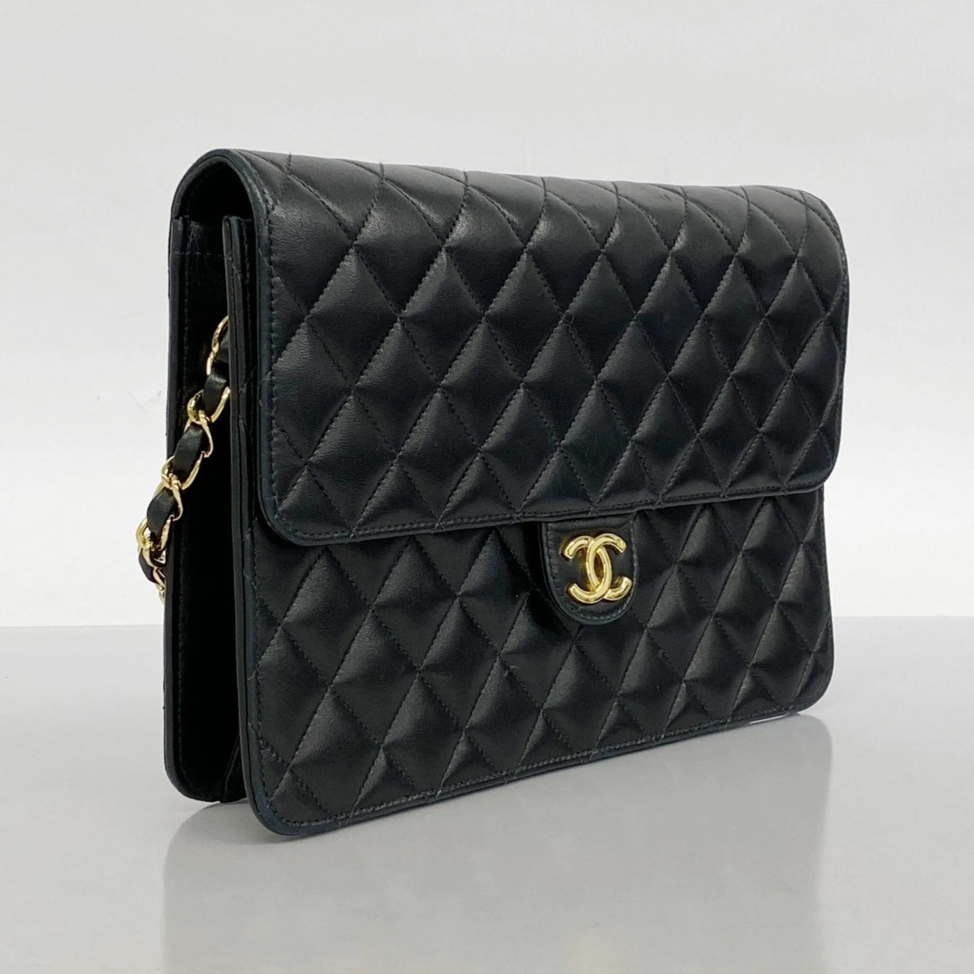 Chanel Leather Shoulder Bag (Pre-Owned)