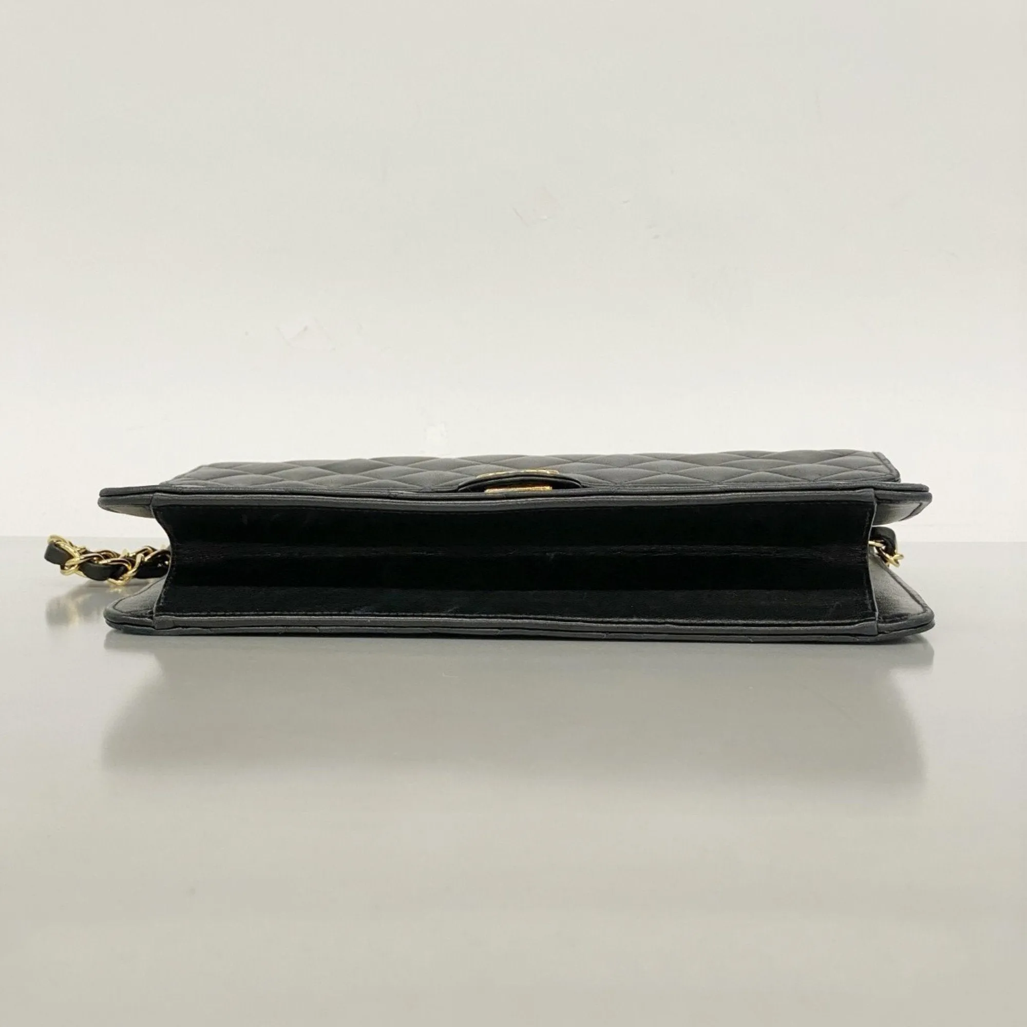 Chanel Leather Shoulder Bag (Pre-Owned)