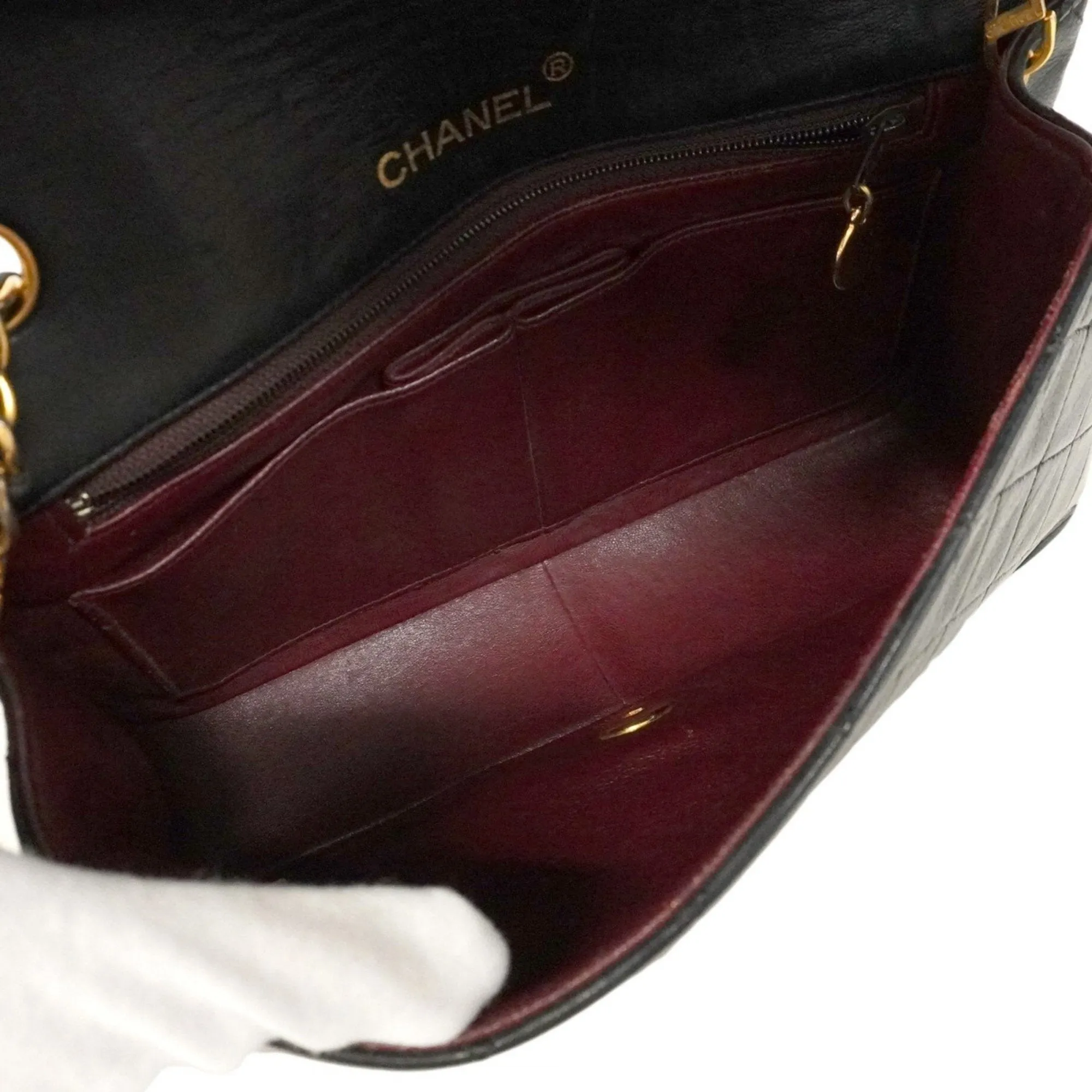 Chanel Leather Shoulder Bag (Pre-Owned)