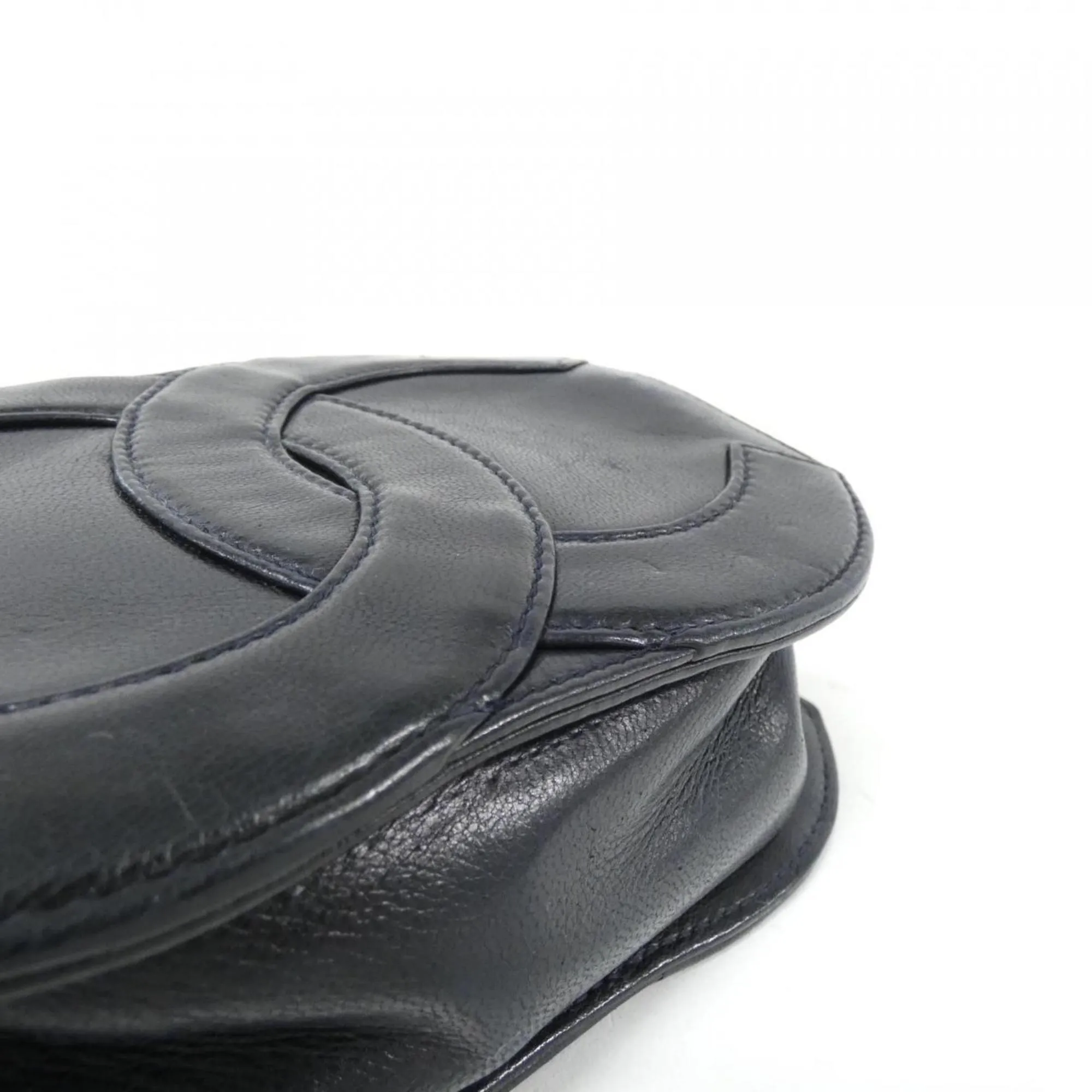 Chanel Leather Shoulder Bag (Pre-Owned)