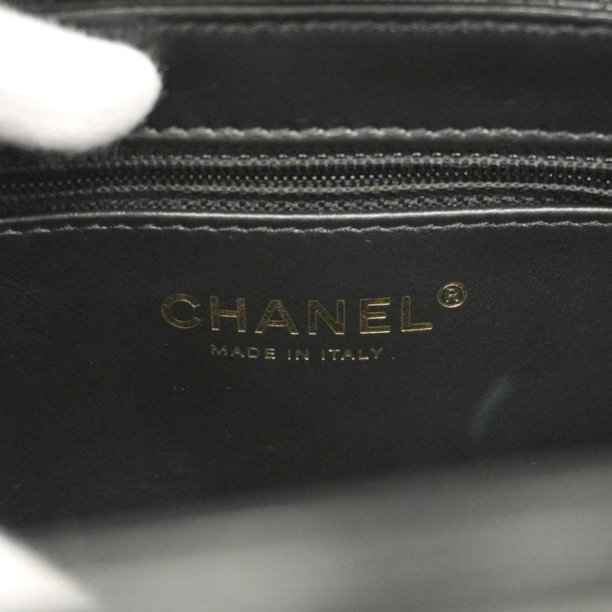 Chanel Leather Shoulder Bag (Pre-Owned)