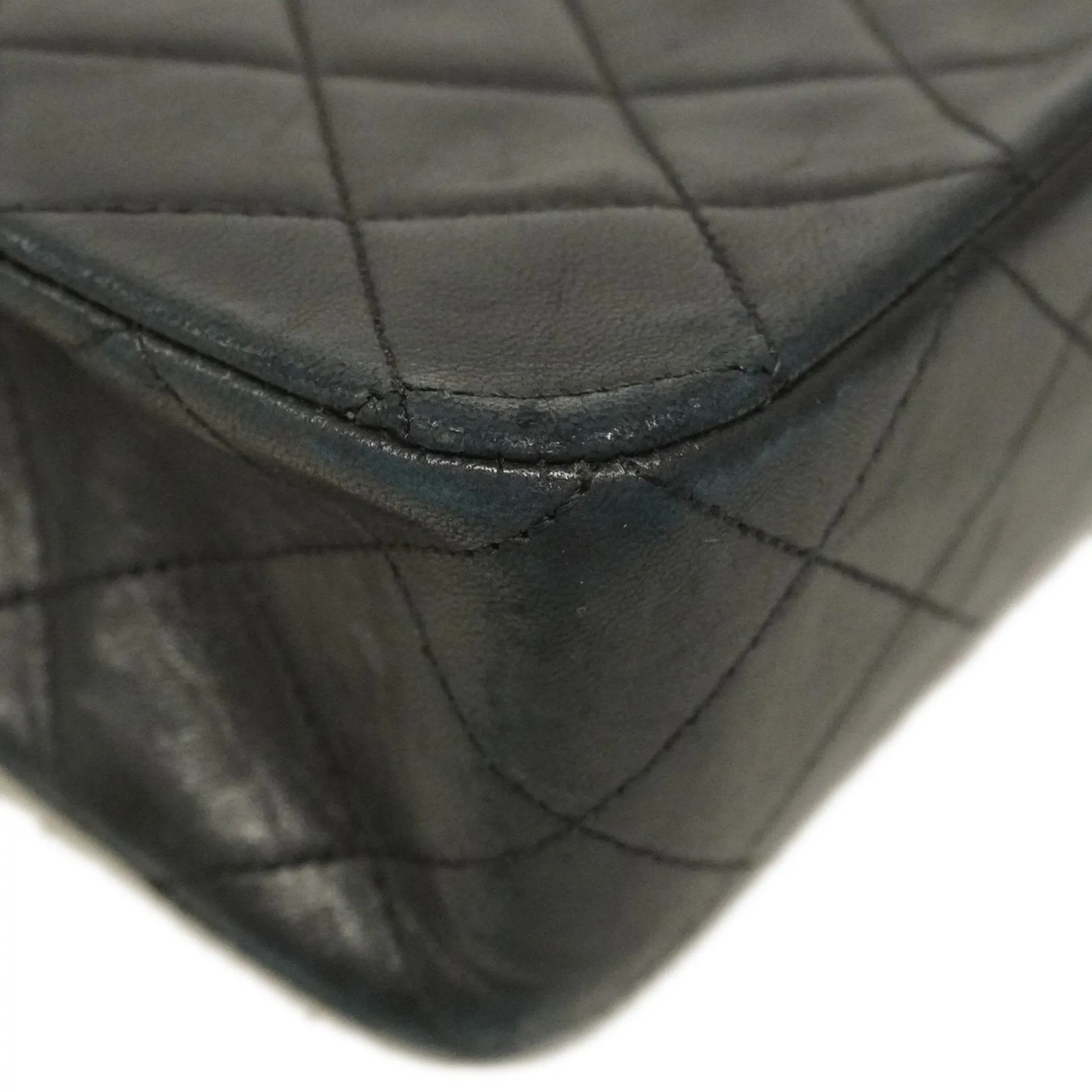 Chanel Leather Shoulder Bag (Pre-Owned)