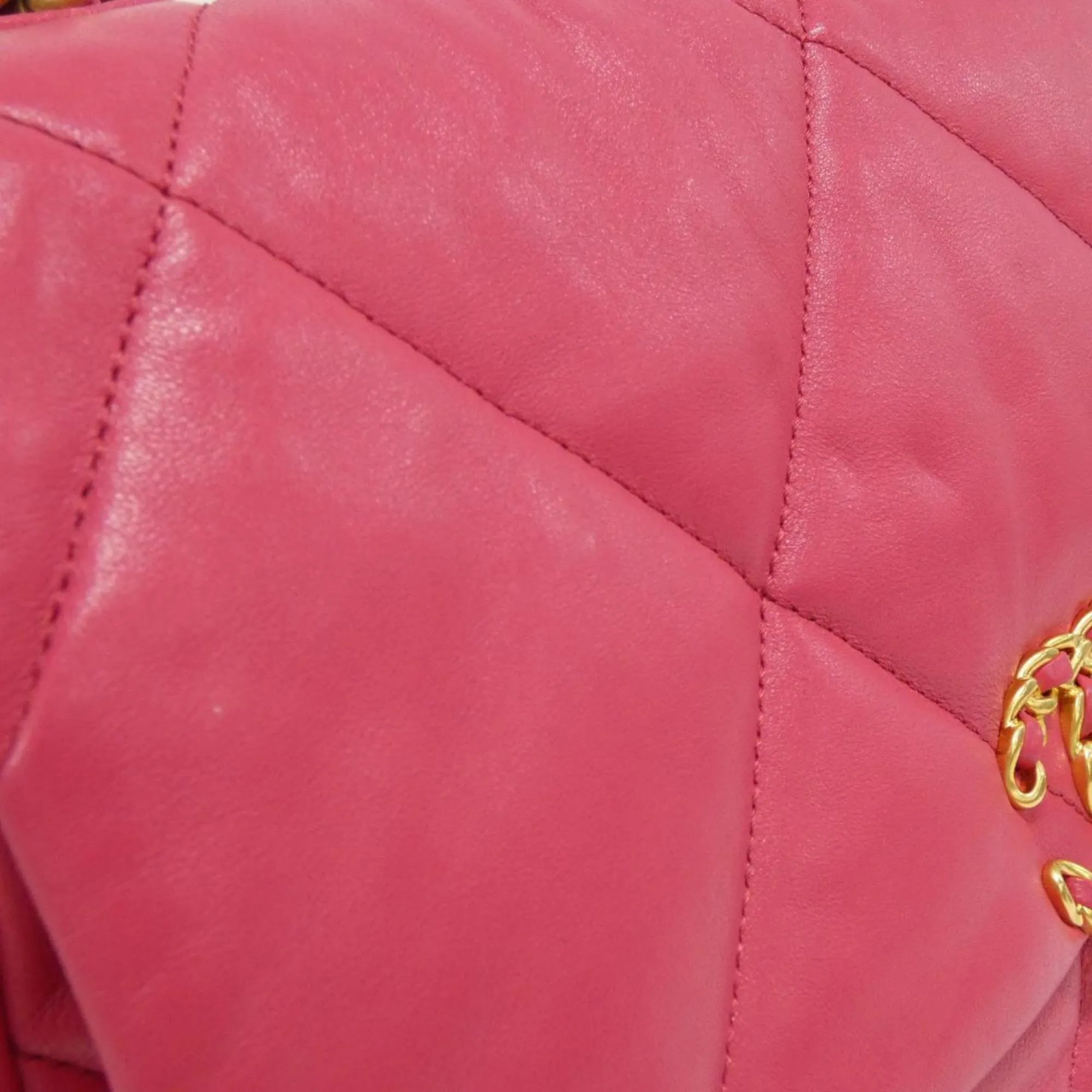Chanel Leather Shoulder Bag (Pre-Owned)