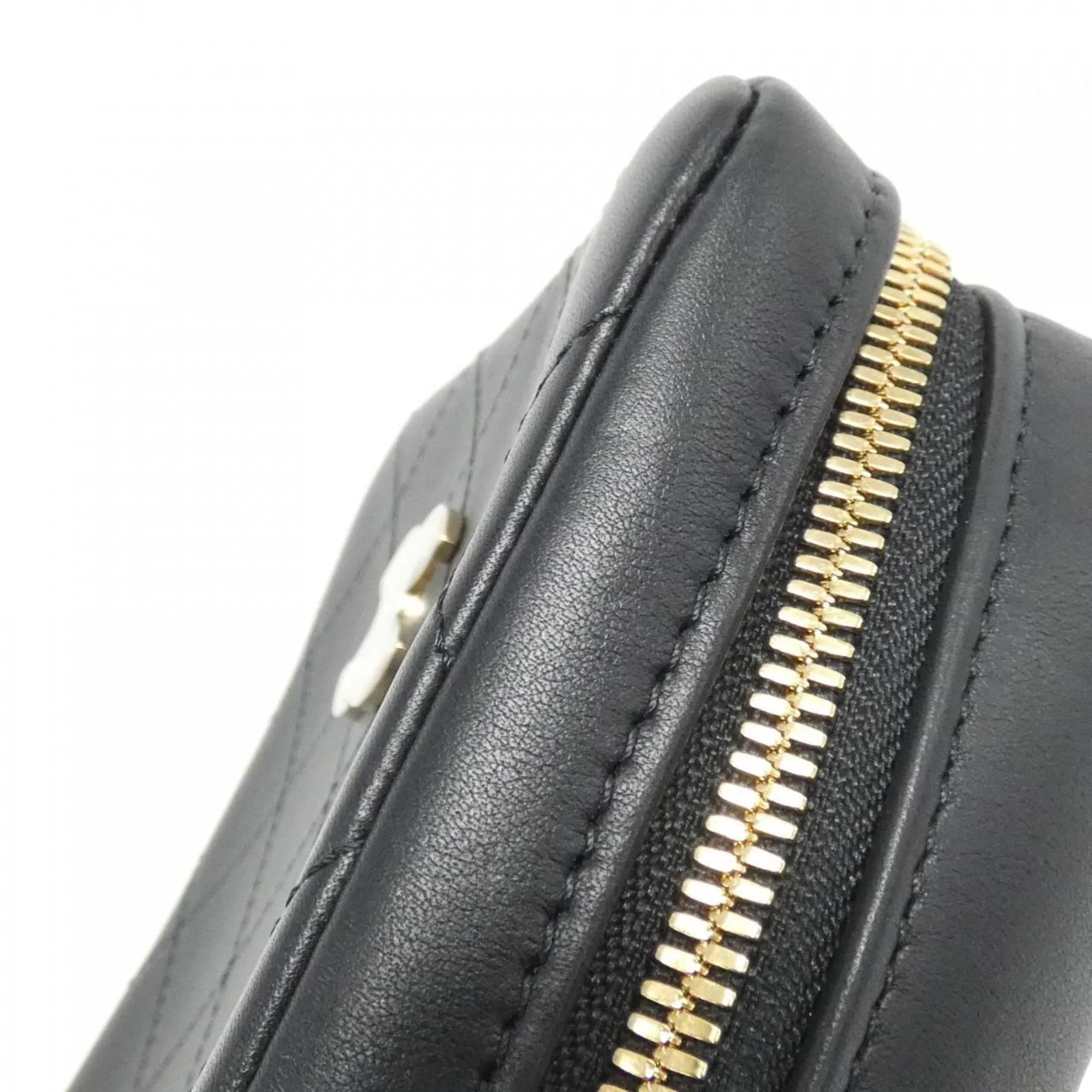 Chanel Leather Shoulder Bag (Pre-Owned)