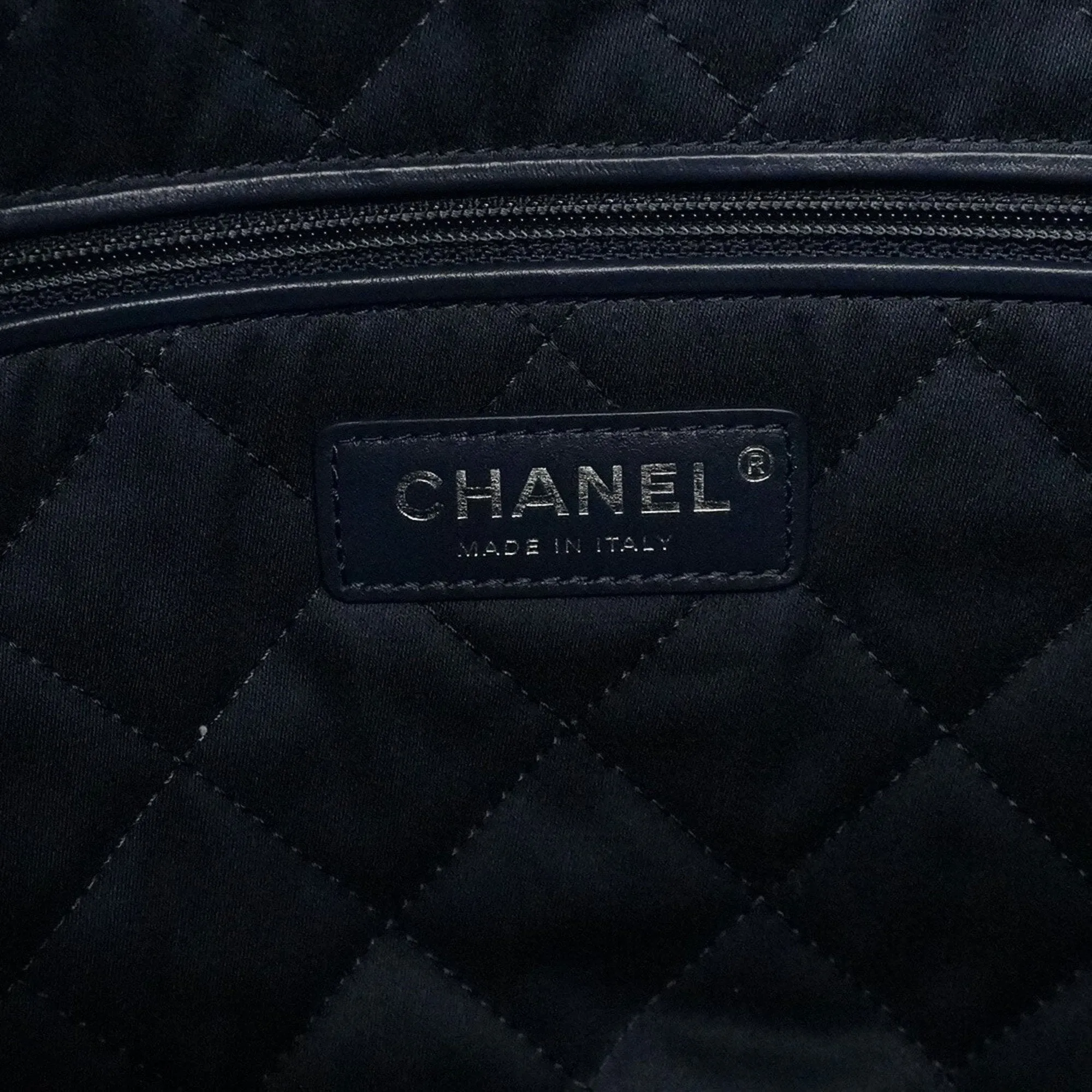 Chanel  Shoulder Bag (Pre-Owned)