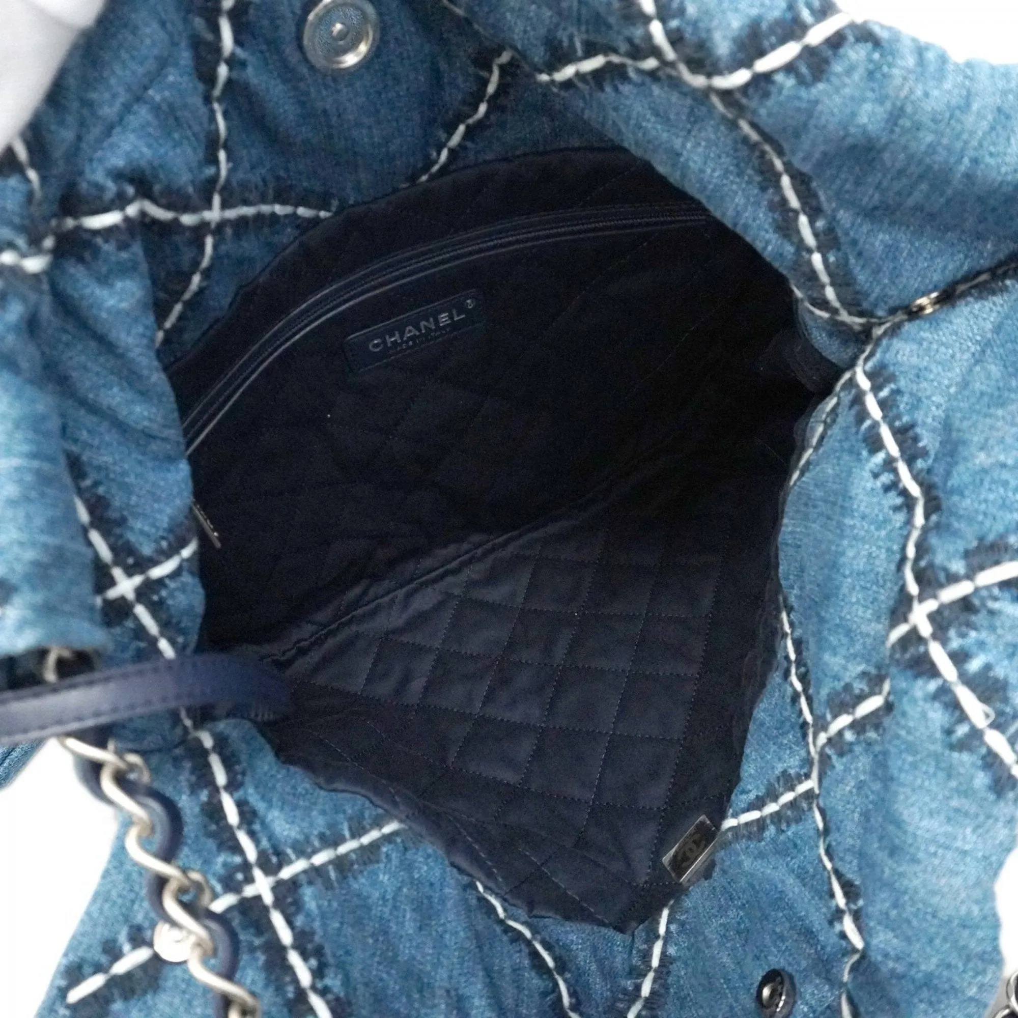 Chanel  Shoulder Bag (Pre-Owned)