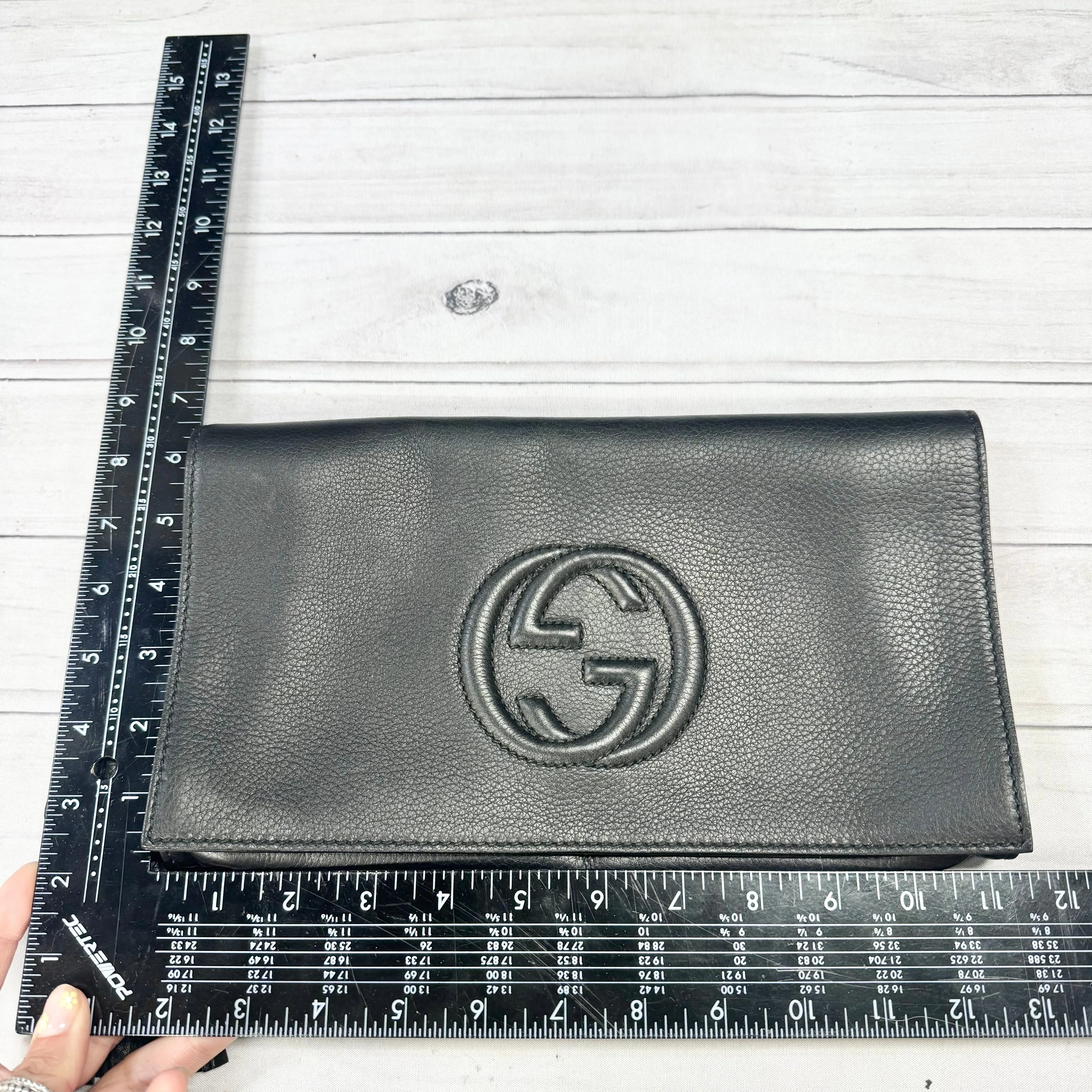 Clutch Luxury Designer By Gucci, Size: Medium