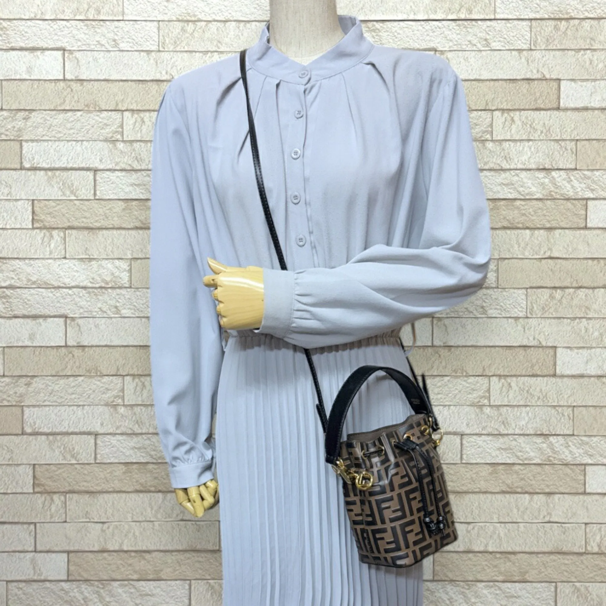 Fendi  Leather Shoulder Bag (Pre-Owned)