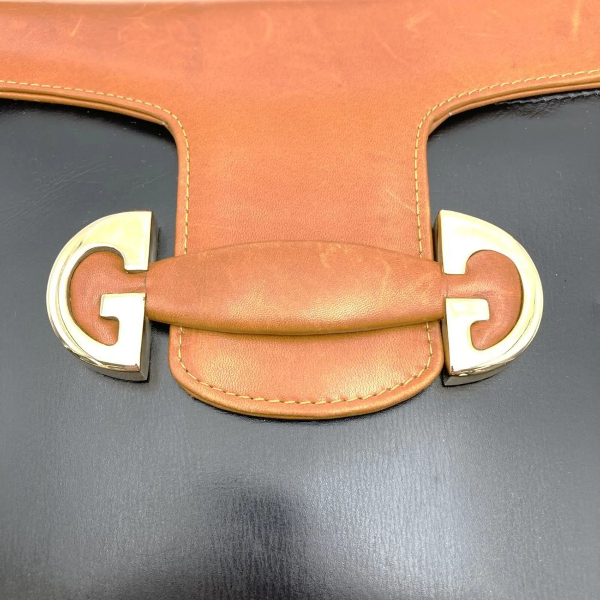 Gucci  Shoulder Bag (Pre-Owned)