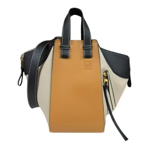 Loewe  Leather Shoulder Bag (Pre-Owned)