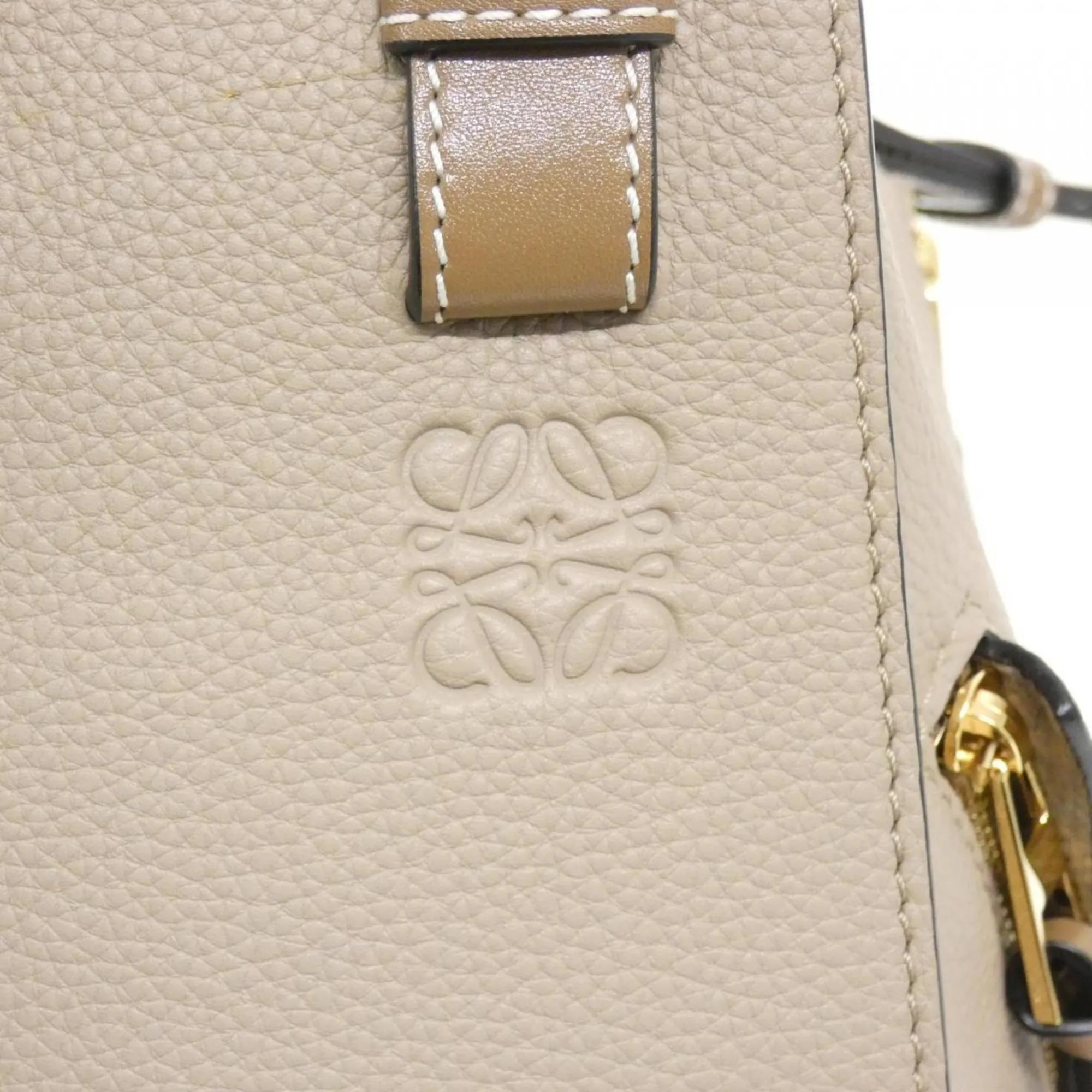 Loewe Leather Shoulder Bag (Pre-Owned)