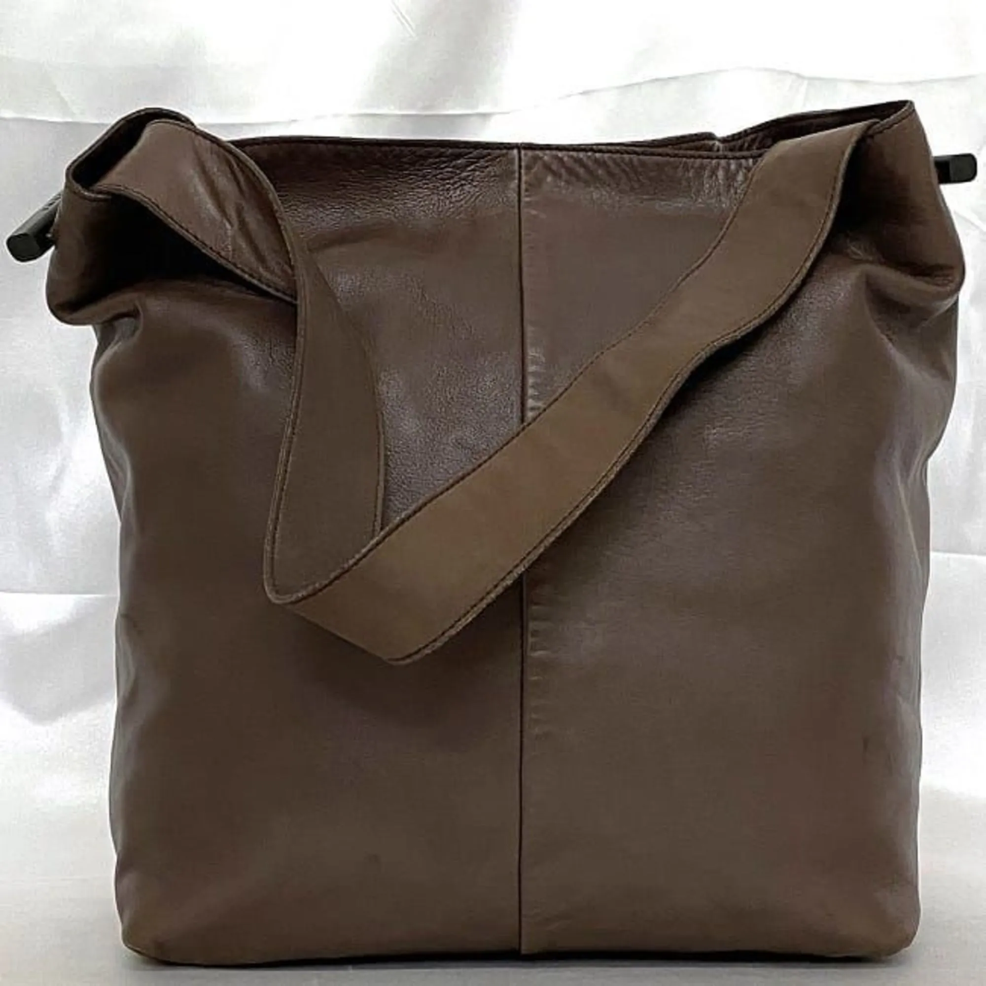 Loewe Leather Shoulder Bag (Pre-Owned)