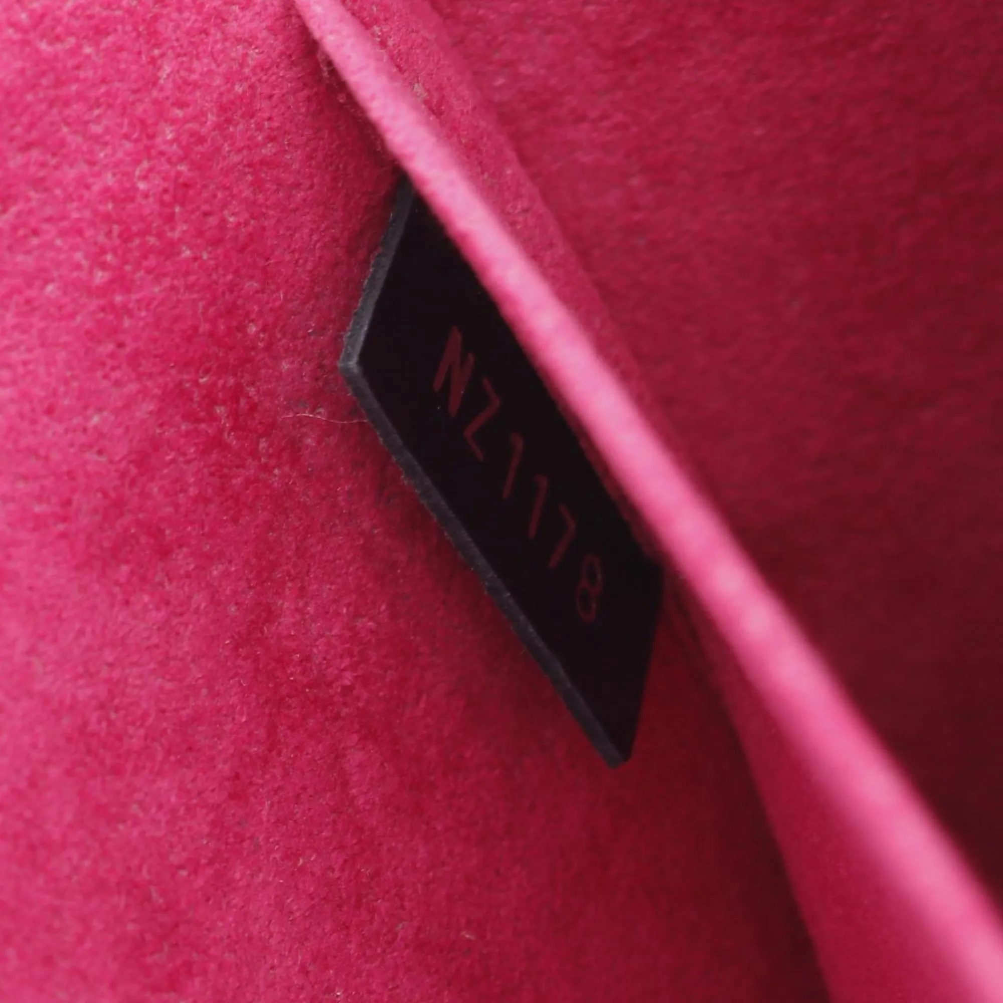 Louis Vuitton Hot pink pink Epi Leather Shoulder Bag (Pre-Owned)