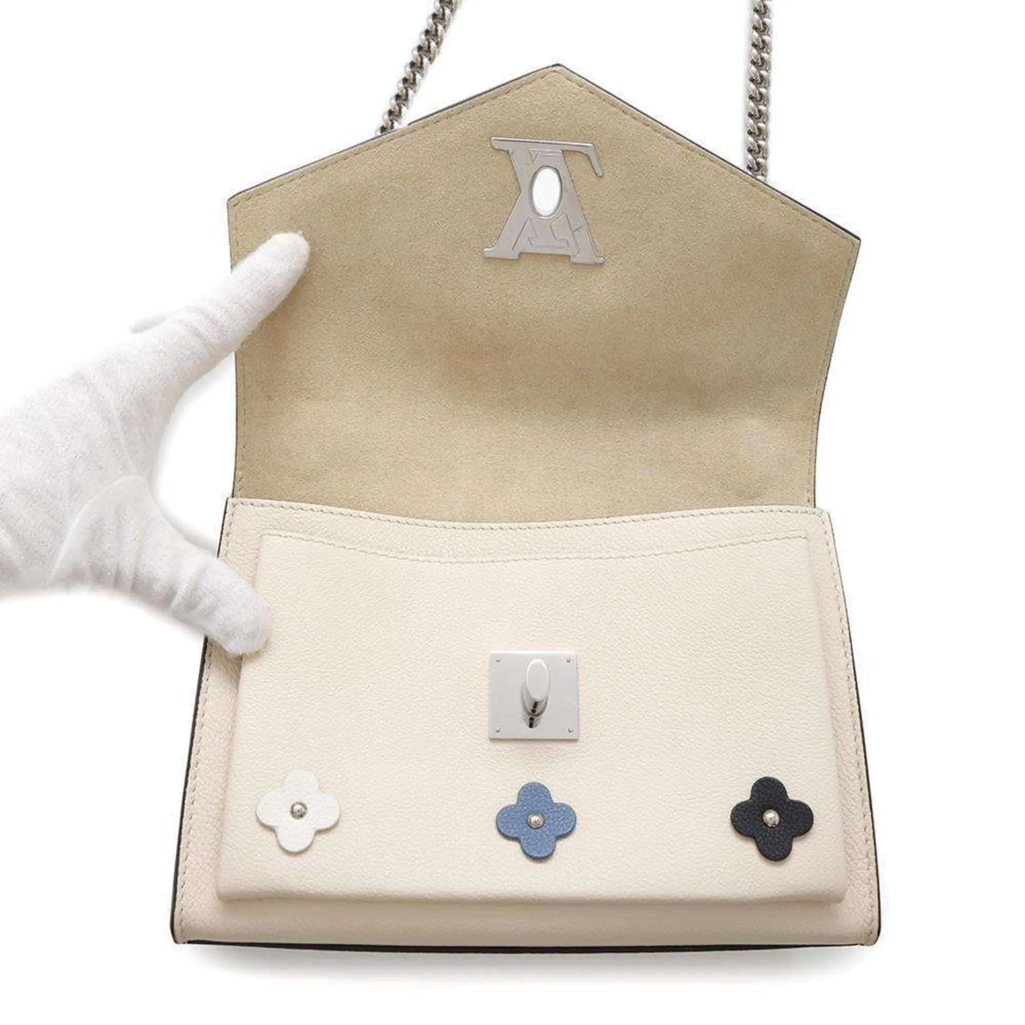 Louis Vuitton ivory Leather Shoulder Bag (Pre-Owned)