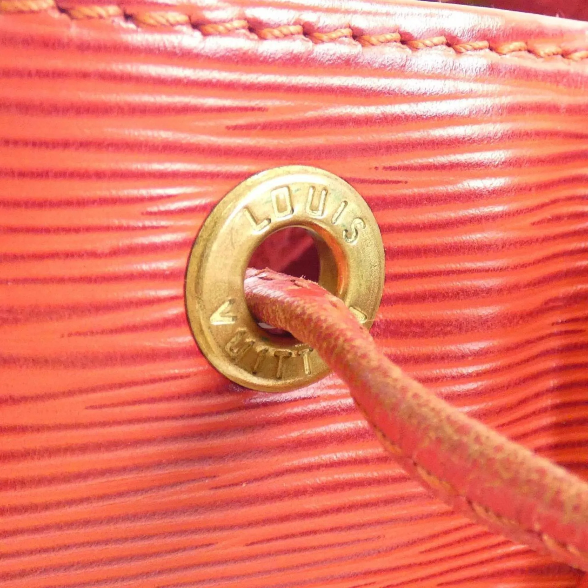 Louis Vuitton Leather Shoulder Bag (Pre-Owned)