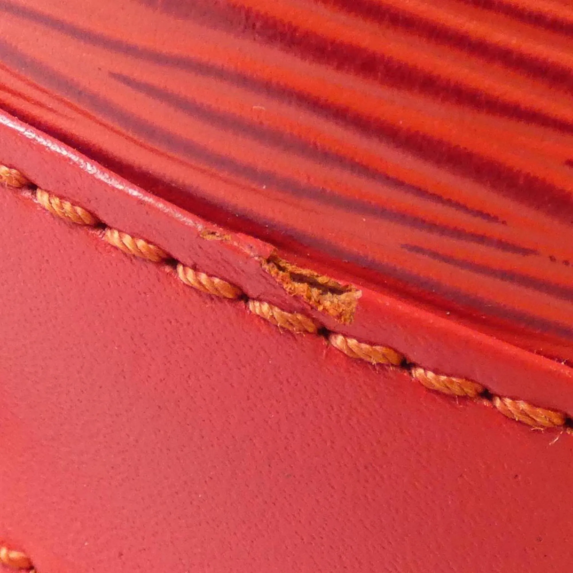 Louis Vuitton Leather Shoulder Bag (Pre-Owned)