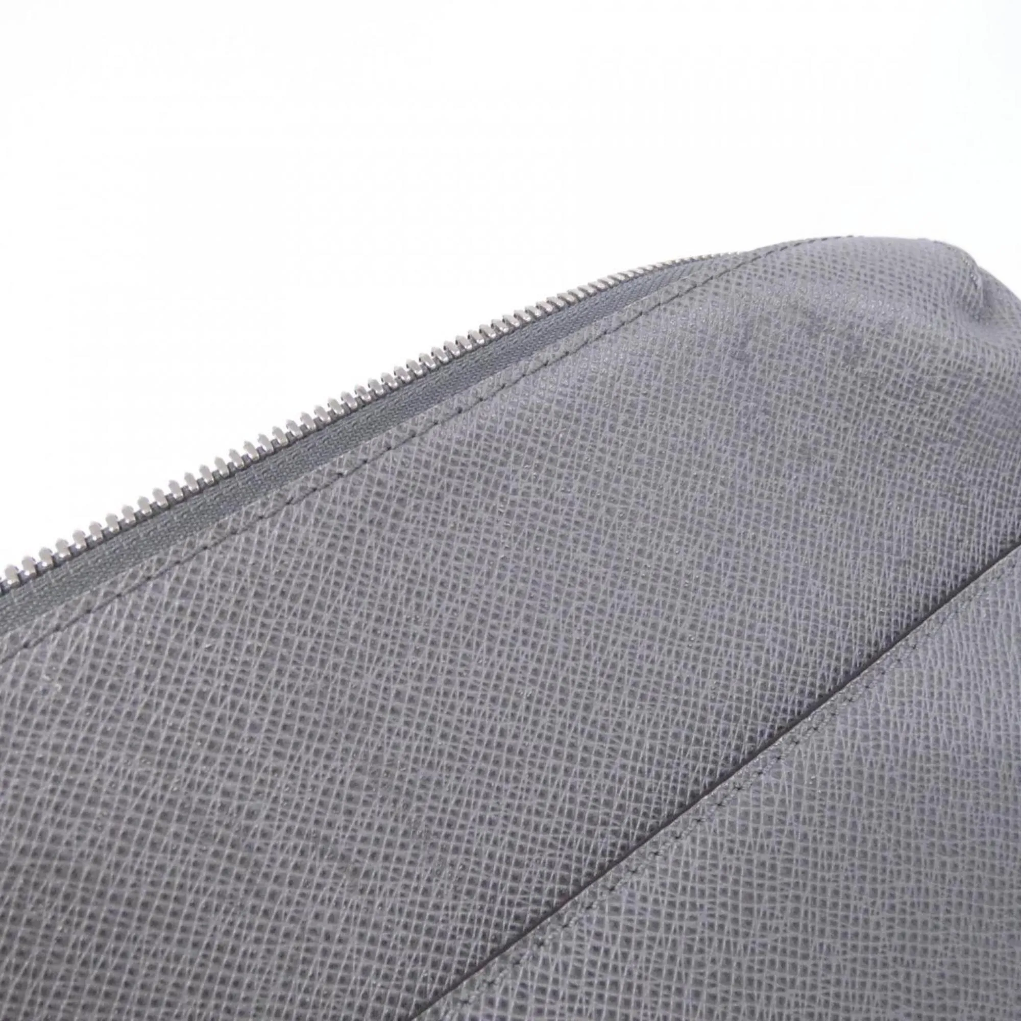 Louis Vuitton Leather Shoulder Bag (Pre-Owned)