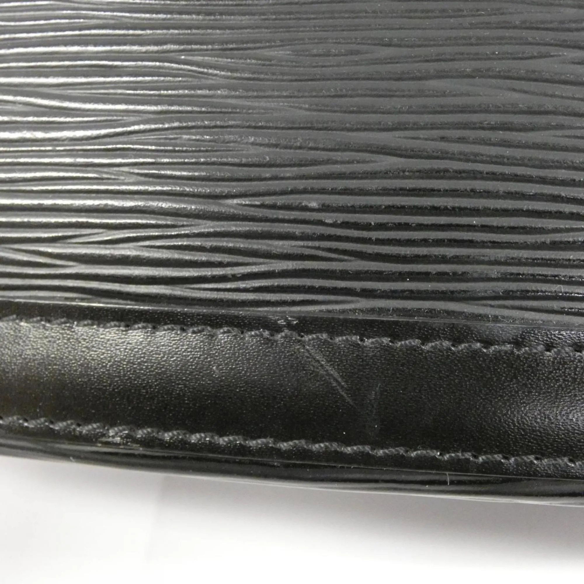 Louis Vuitton Leather Shoulder Bag (Pre-Owned)