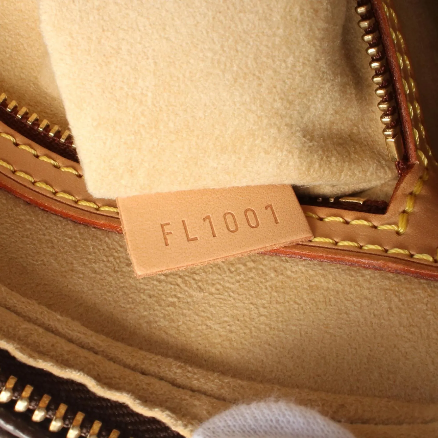 Louis Vuitton Looping MM Monogram Shoulder Bag