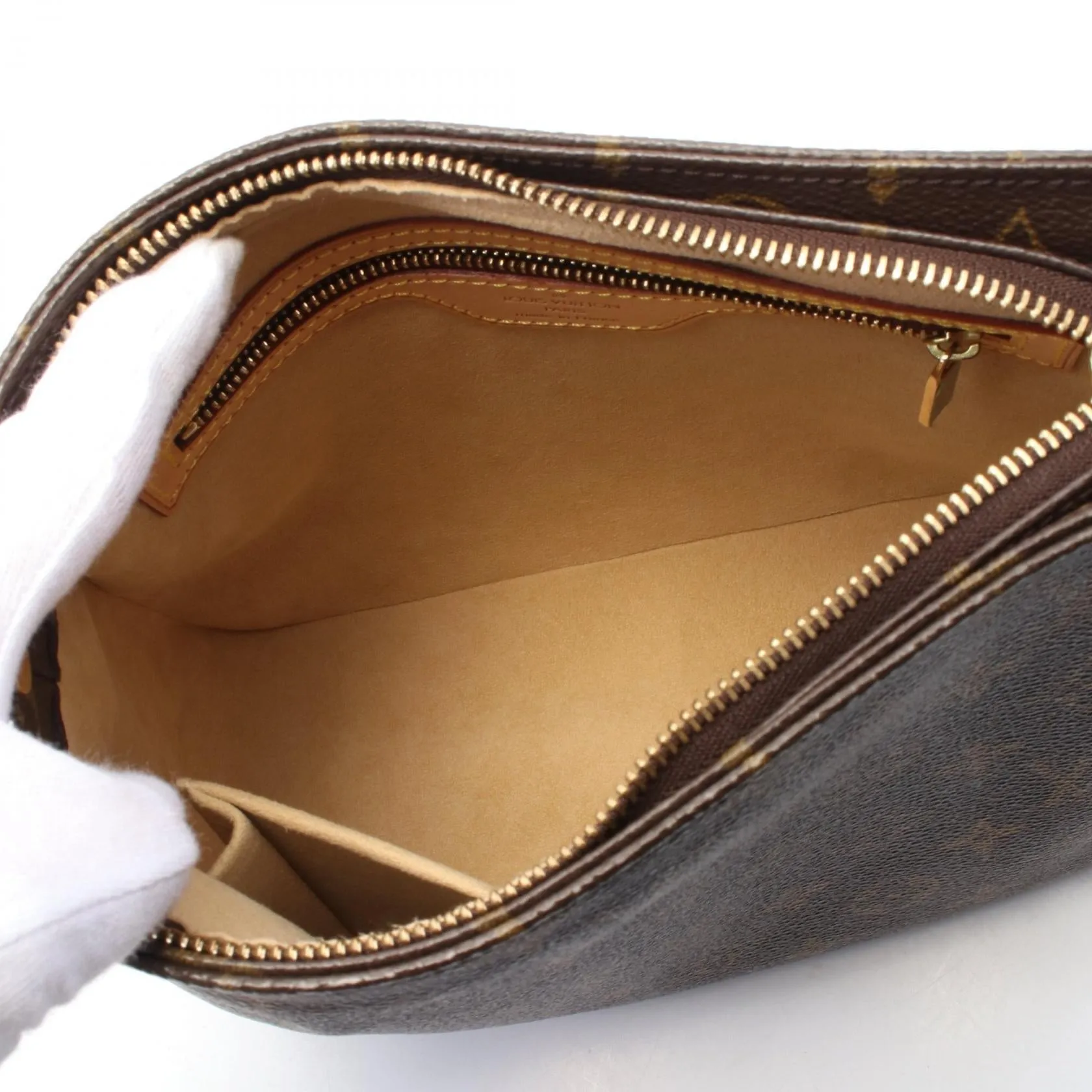 Louis Vuitton Looping MM Monogram Shoulder Bag