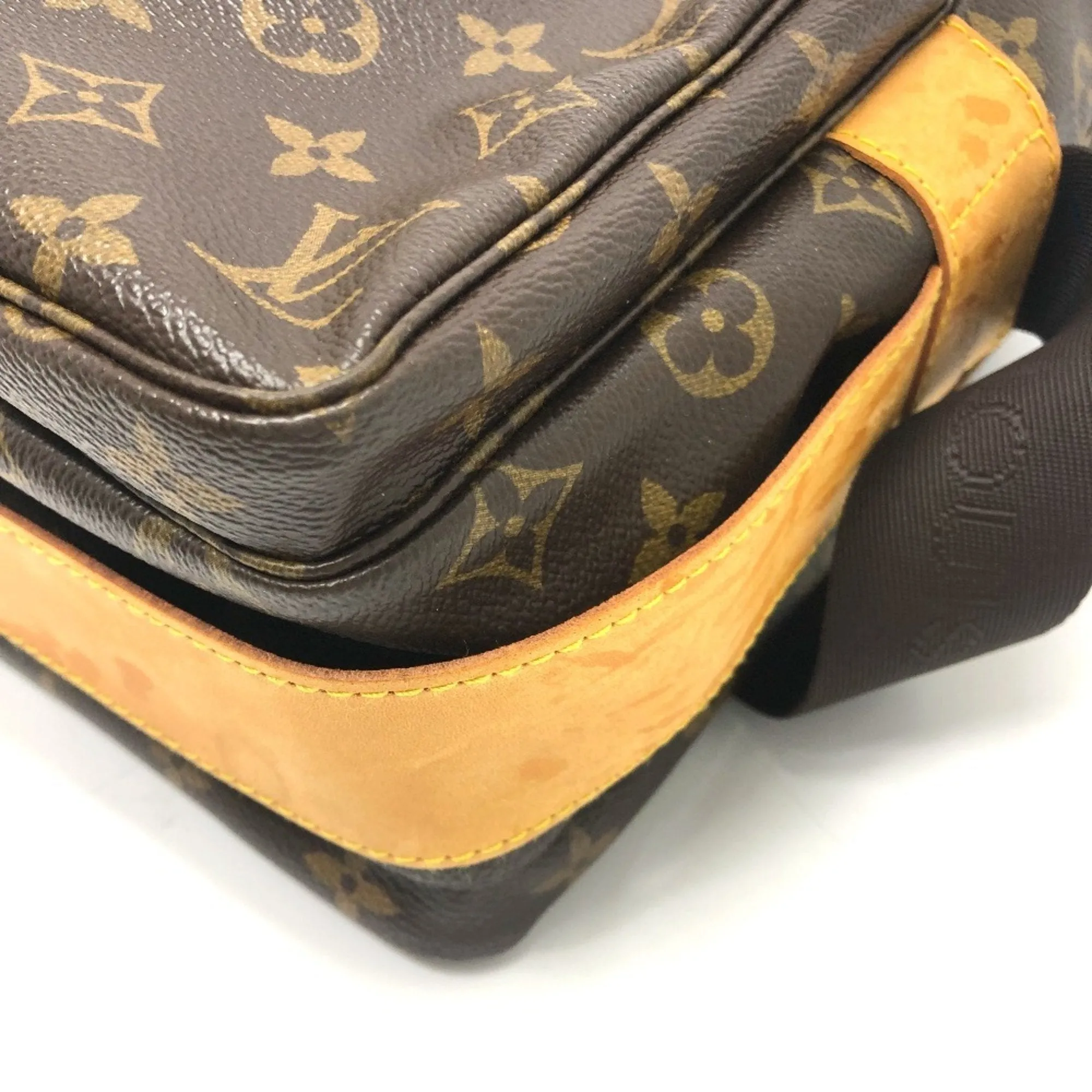 Louis Vuitton Monogram Canvas Messenger Bag Shoulder Bag (Pre-Owned)