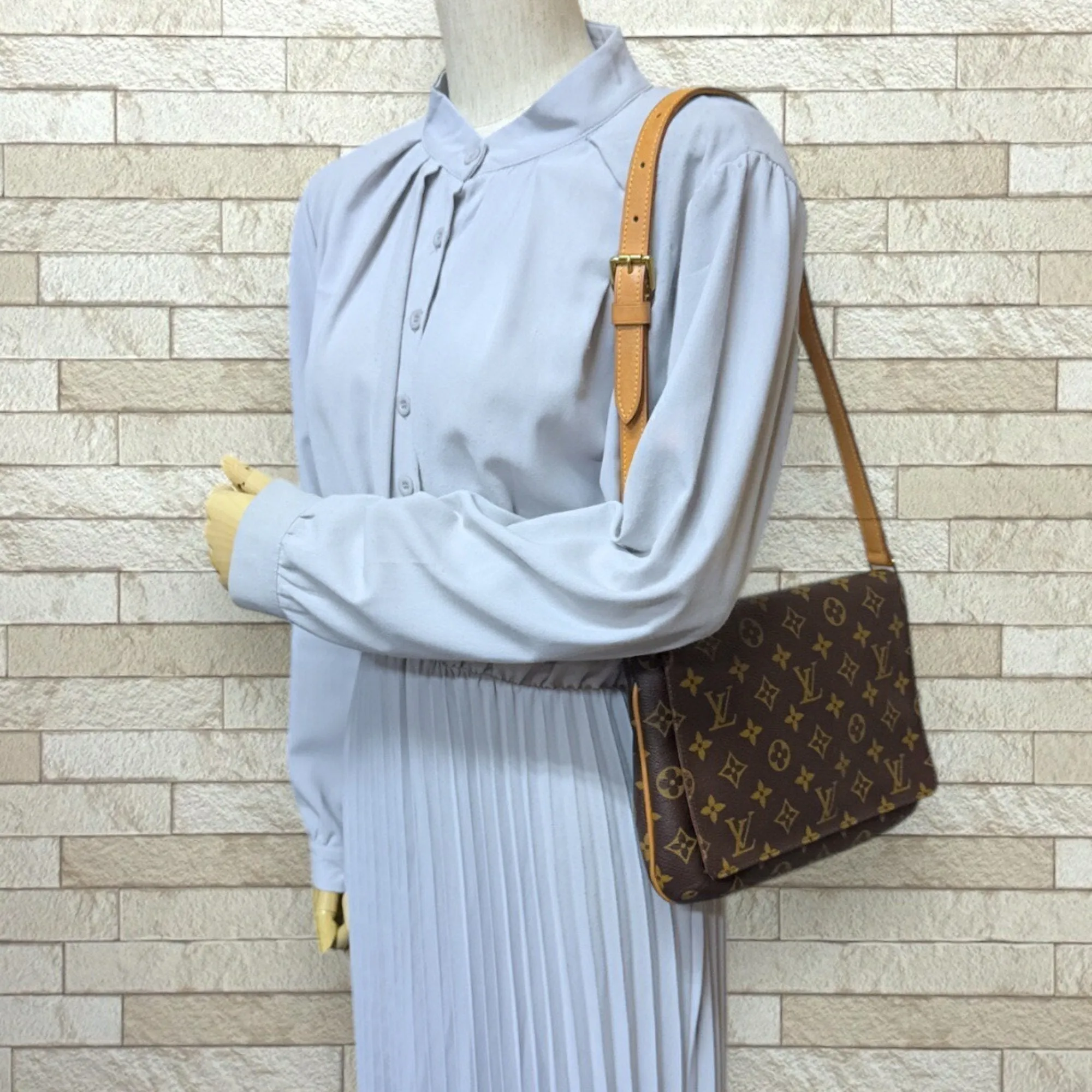 Louis Vuitton Monogram Canvas Shoulder Bag (Pre-Owned)